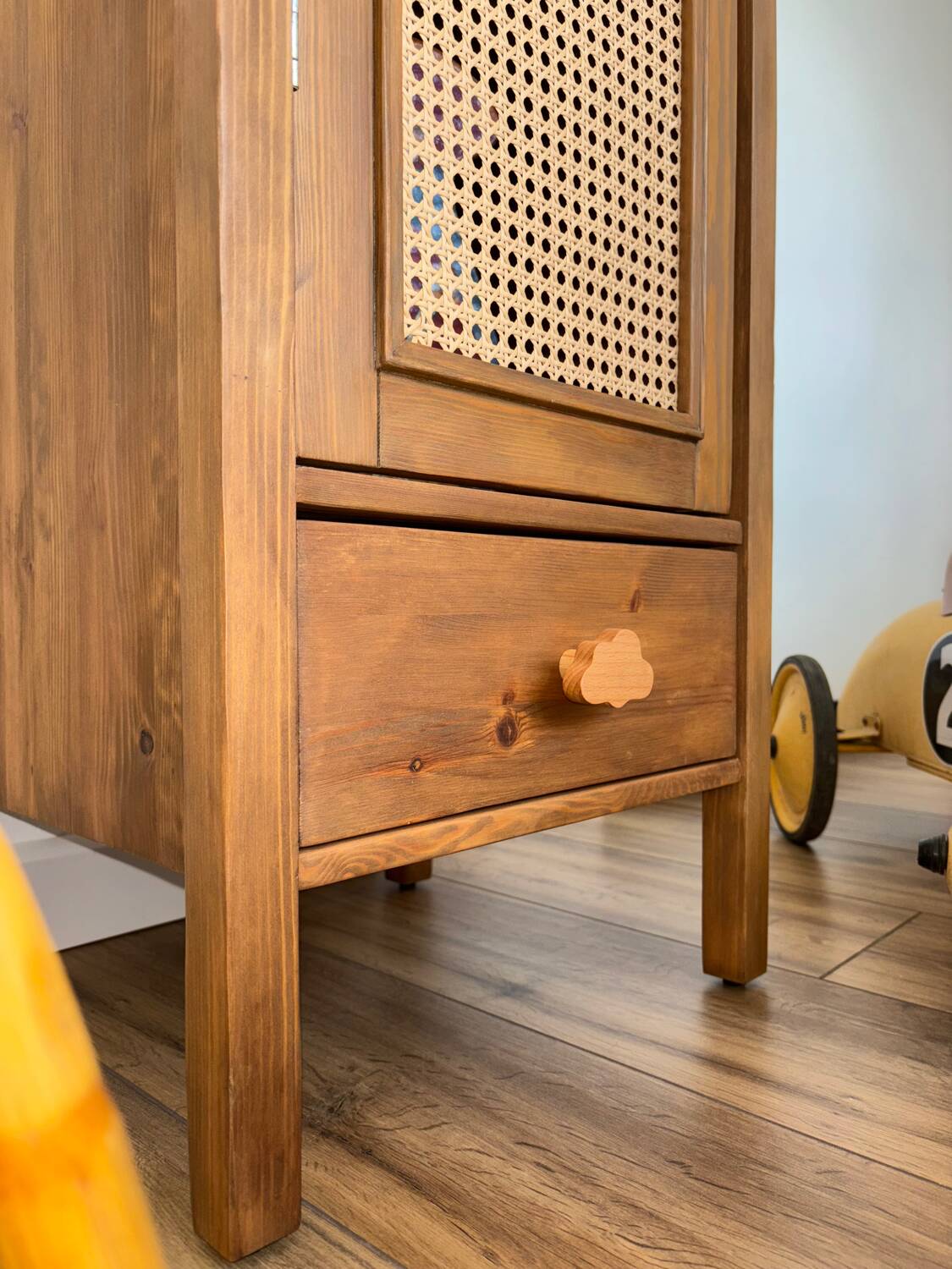 Children's bedroom wardrobe