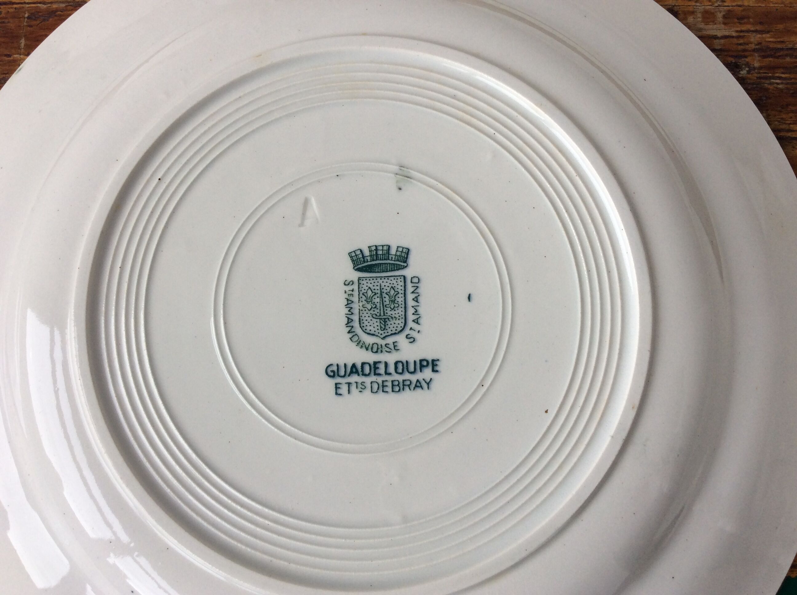6 assiettes Terre de fer modèle Guadeloupe