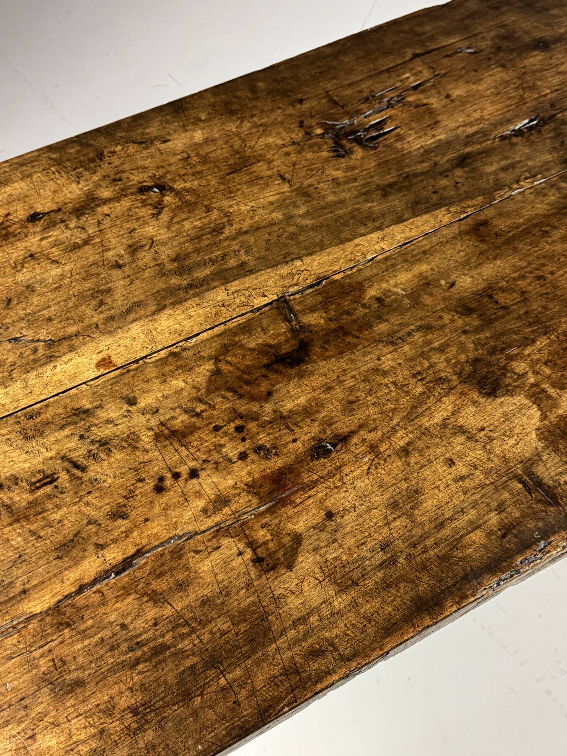 Table espagnole du XVIIIe siècle