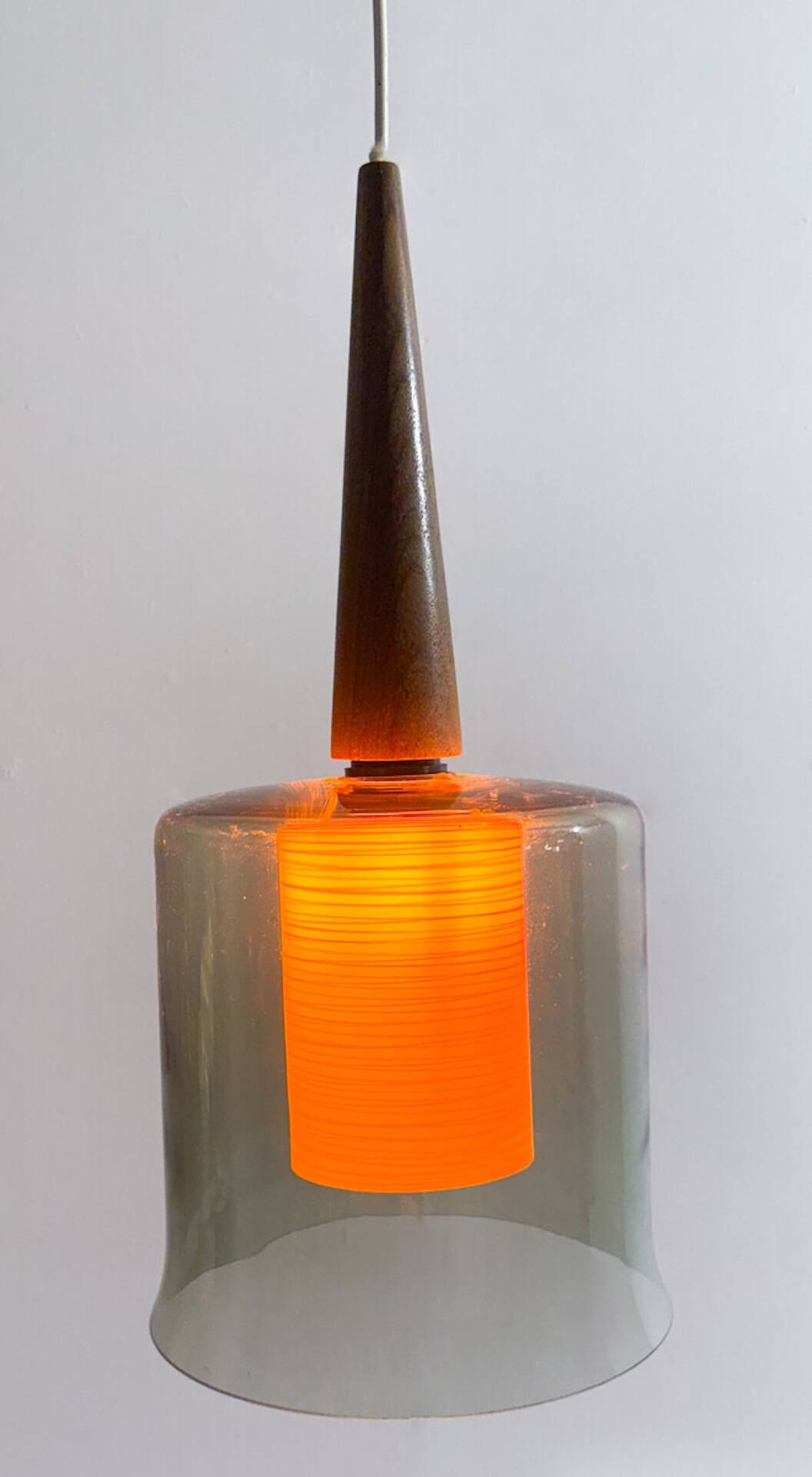 Suspension scandinave en verre et teck, années 1960