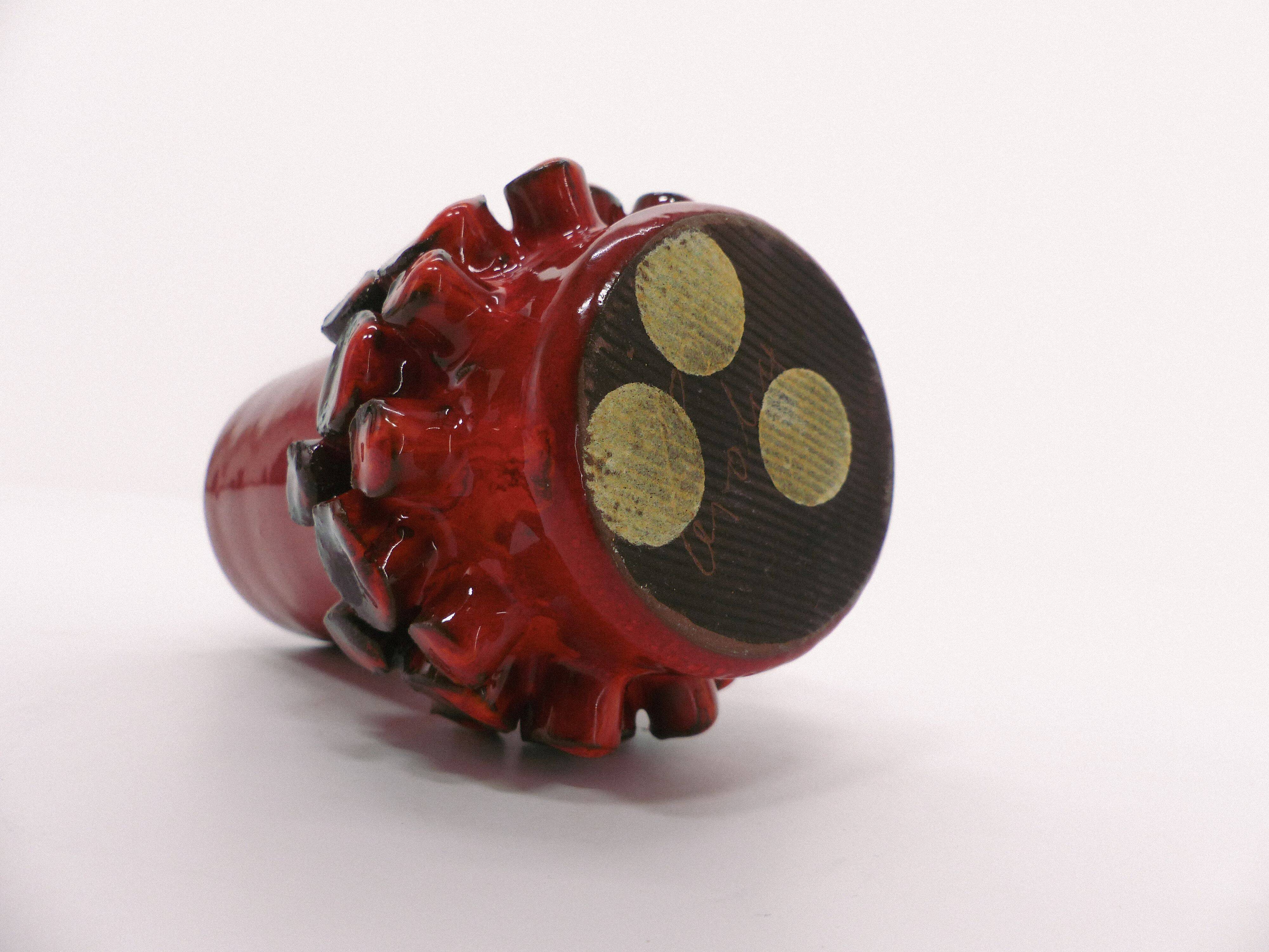 Hans Welling red Ceralux vase - Ceramano 1960