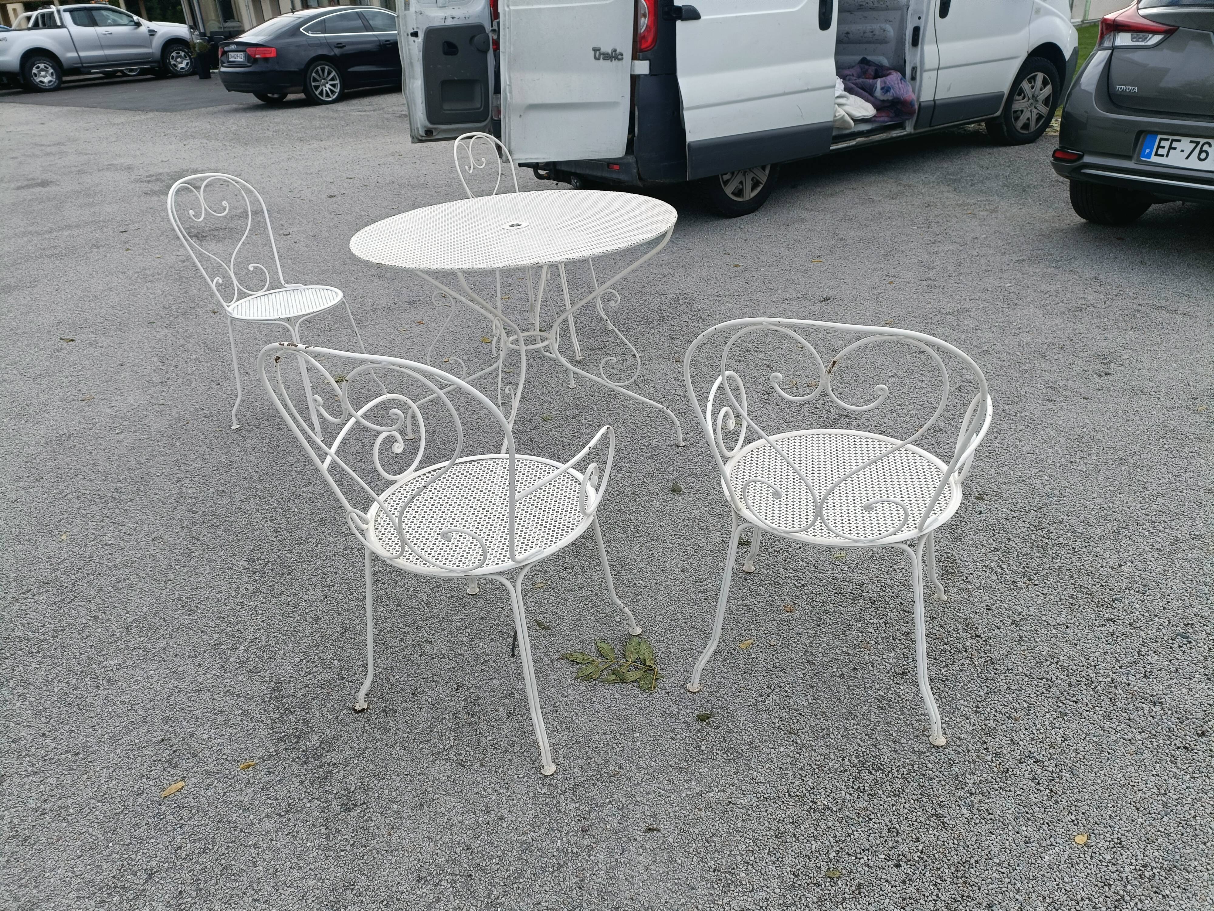 Antique garden furniture in full metal iron