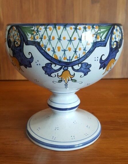 Cut on foot in earthenware Vieux Rouen signed R Tion