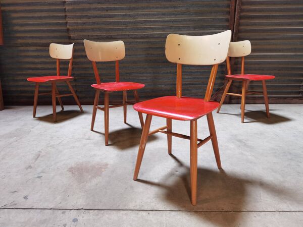Lot de 4 chaises rouge bois éditées par Ton, années 60