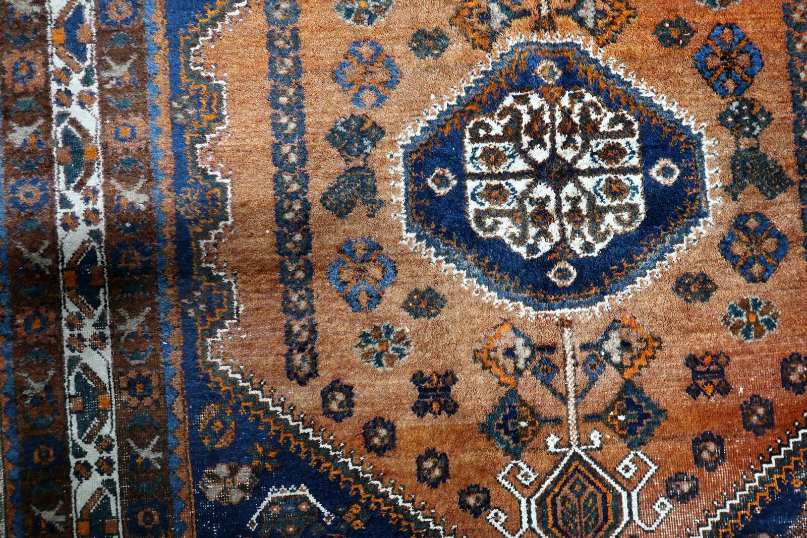 Antique Shiraz Gashkai handmade rug 155 x 207 cm 1920s