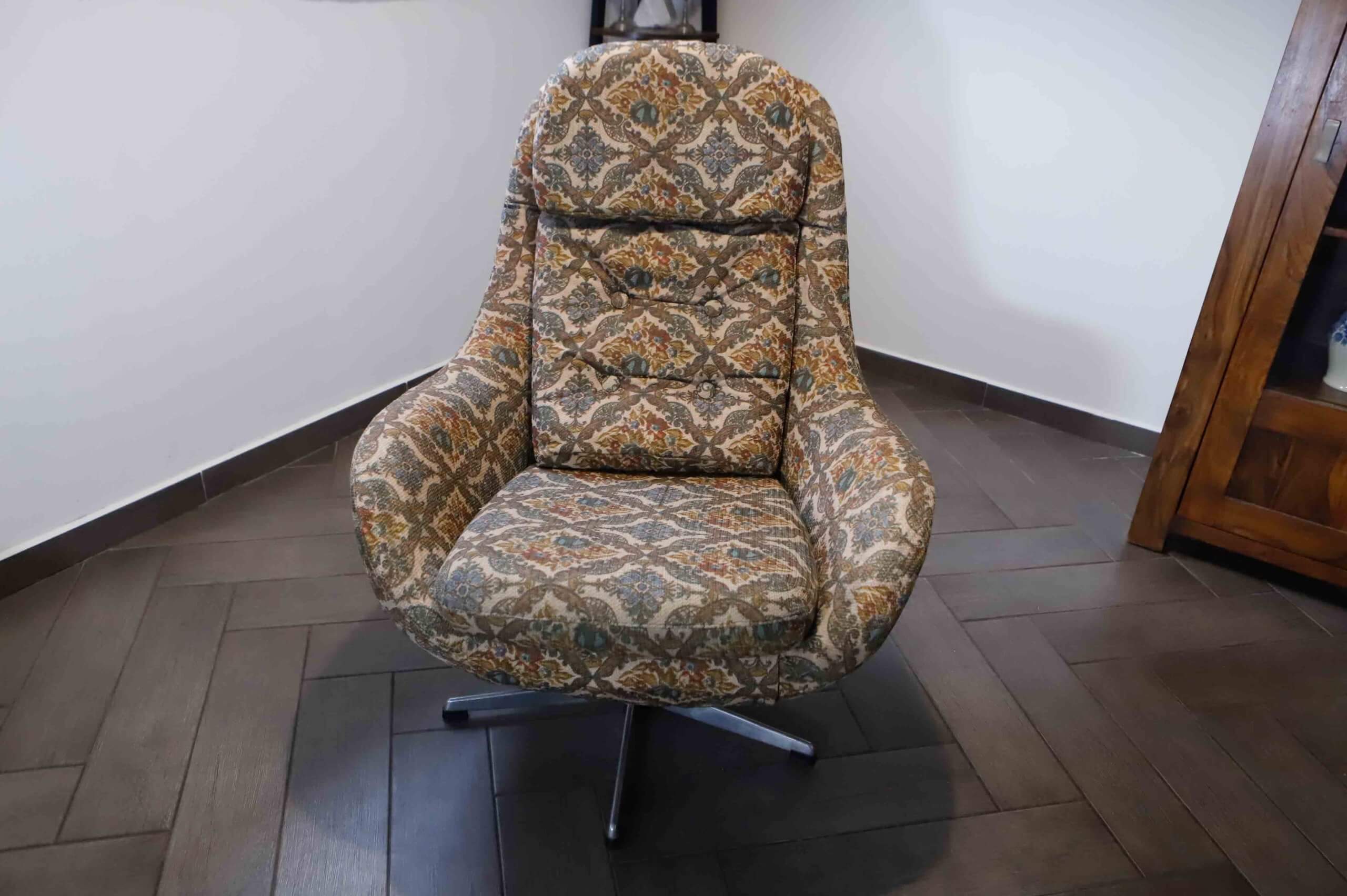 Set of 2 vintage high-back swivel armchairs with abstract upholstery
