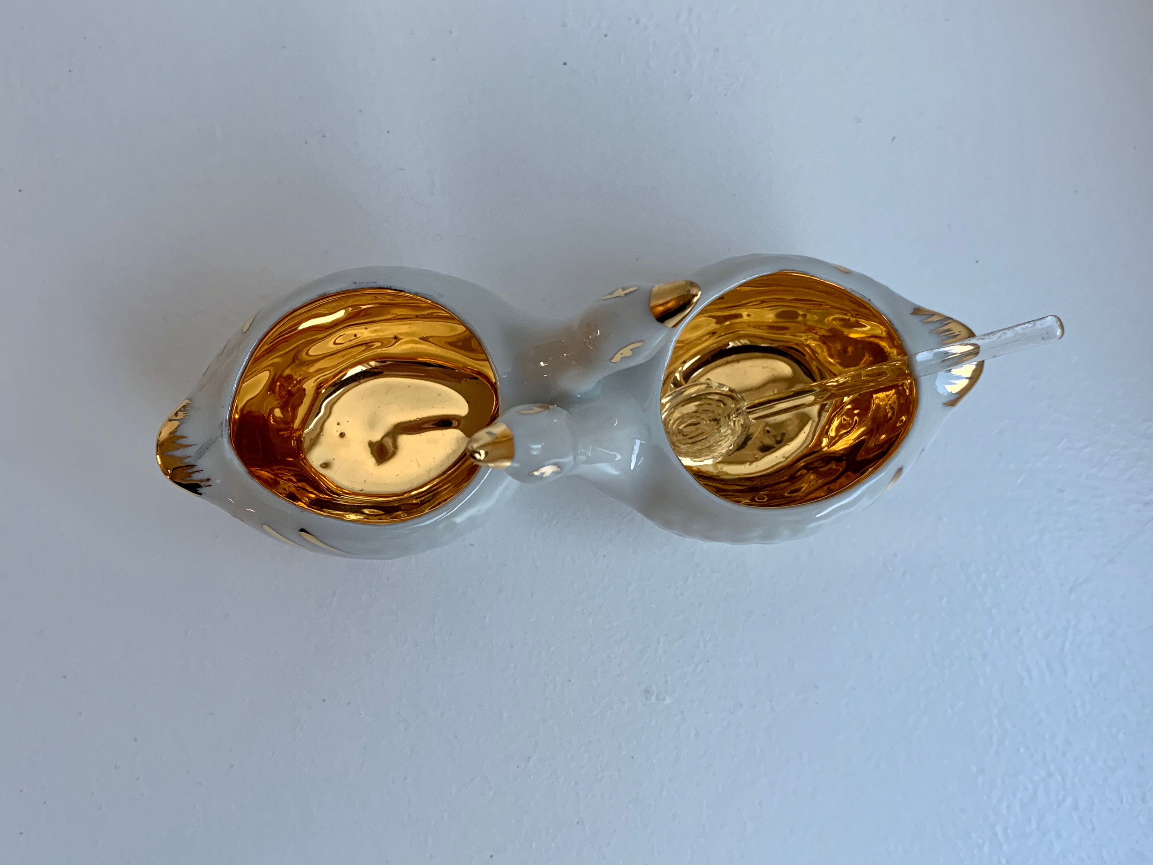 Ceramic pepper shaker in the shape of swans 60s