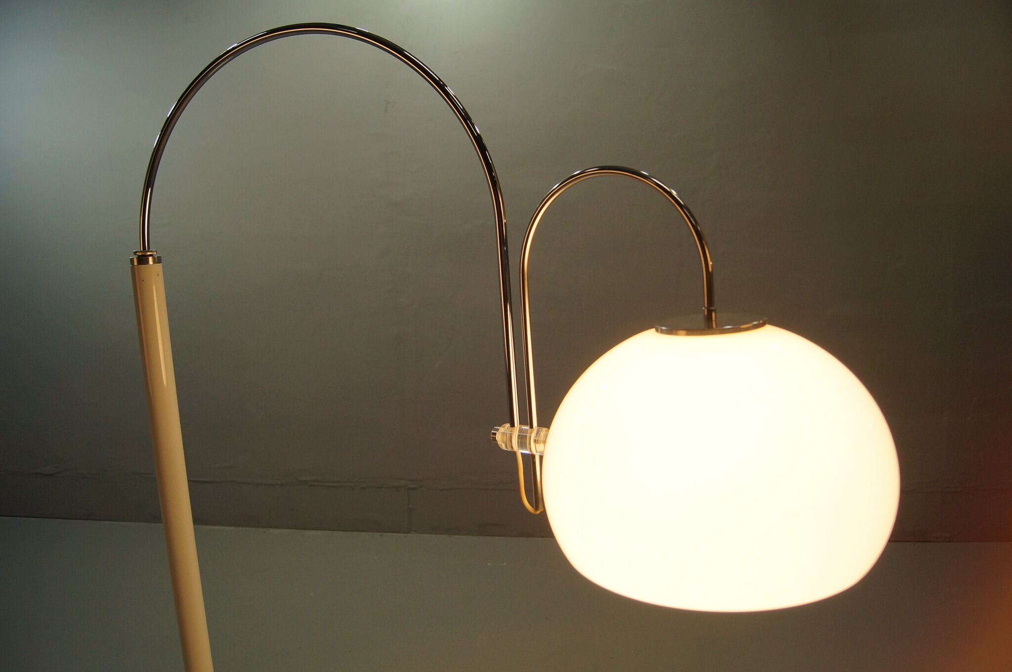 Artiforte Floorlamp    Italy, 1970's
