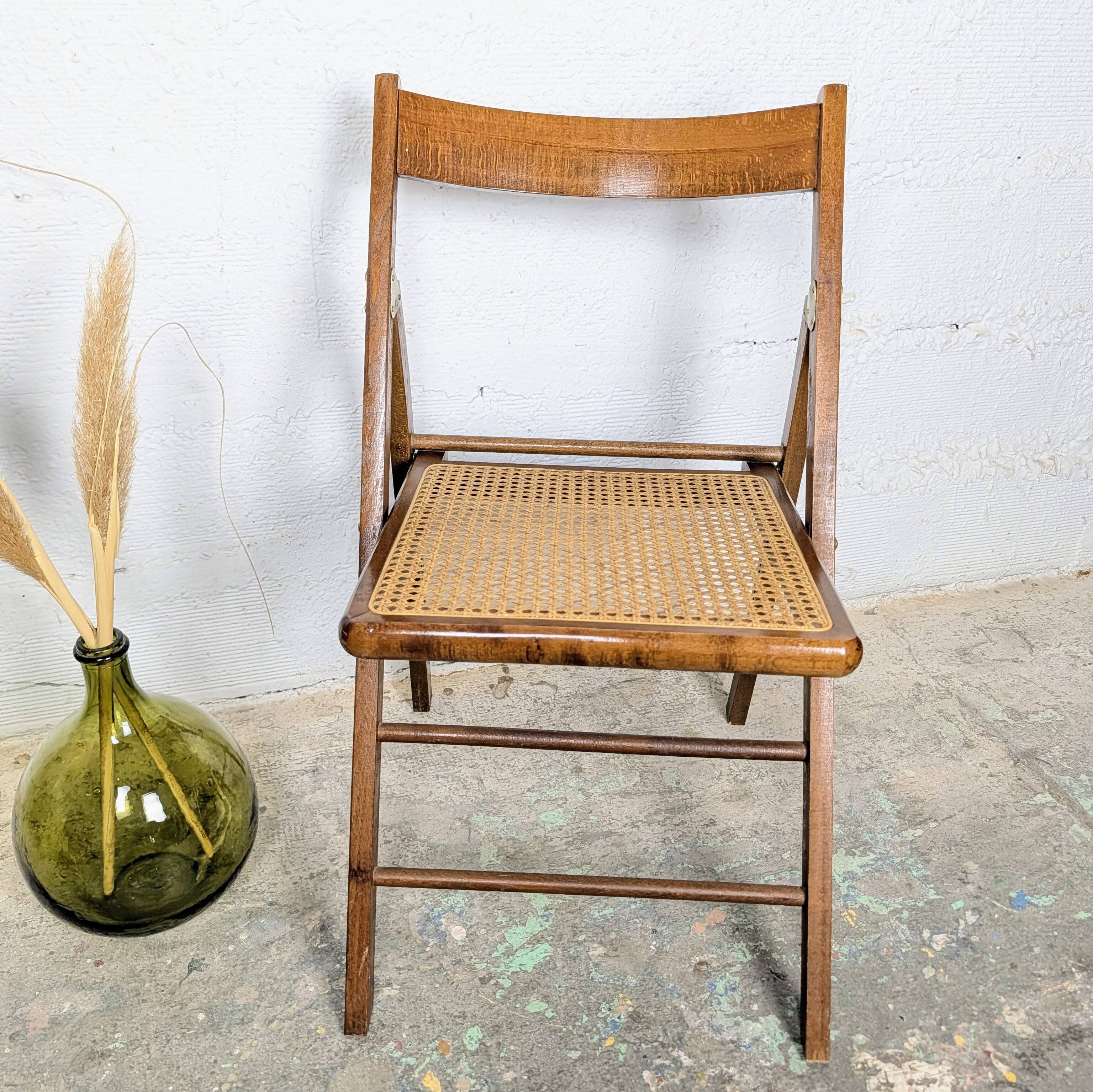Chaise pliante à l'assise cannée