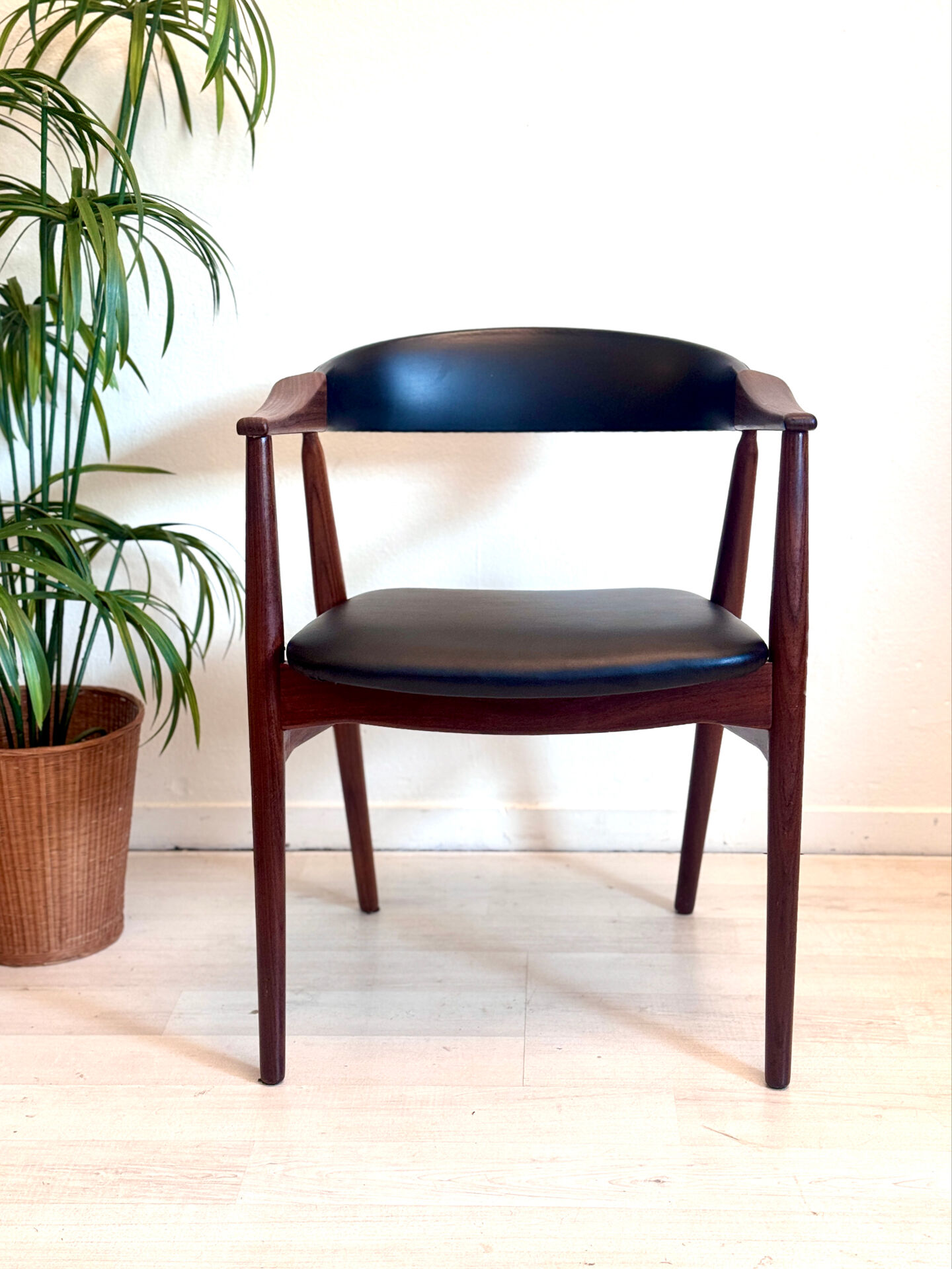 vintage stoel model 213 TH Harlev Farstrup Møbler 1958