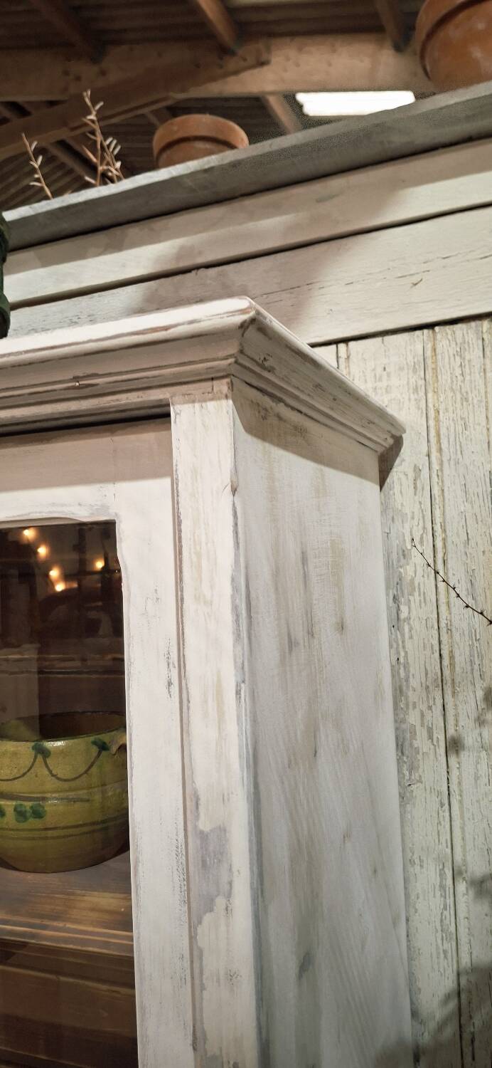 Buffet with 2 glass doors