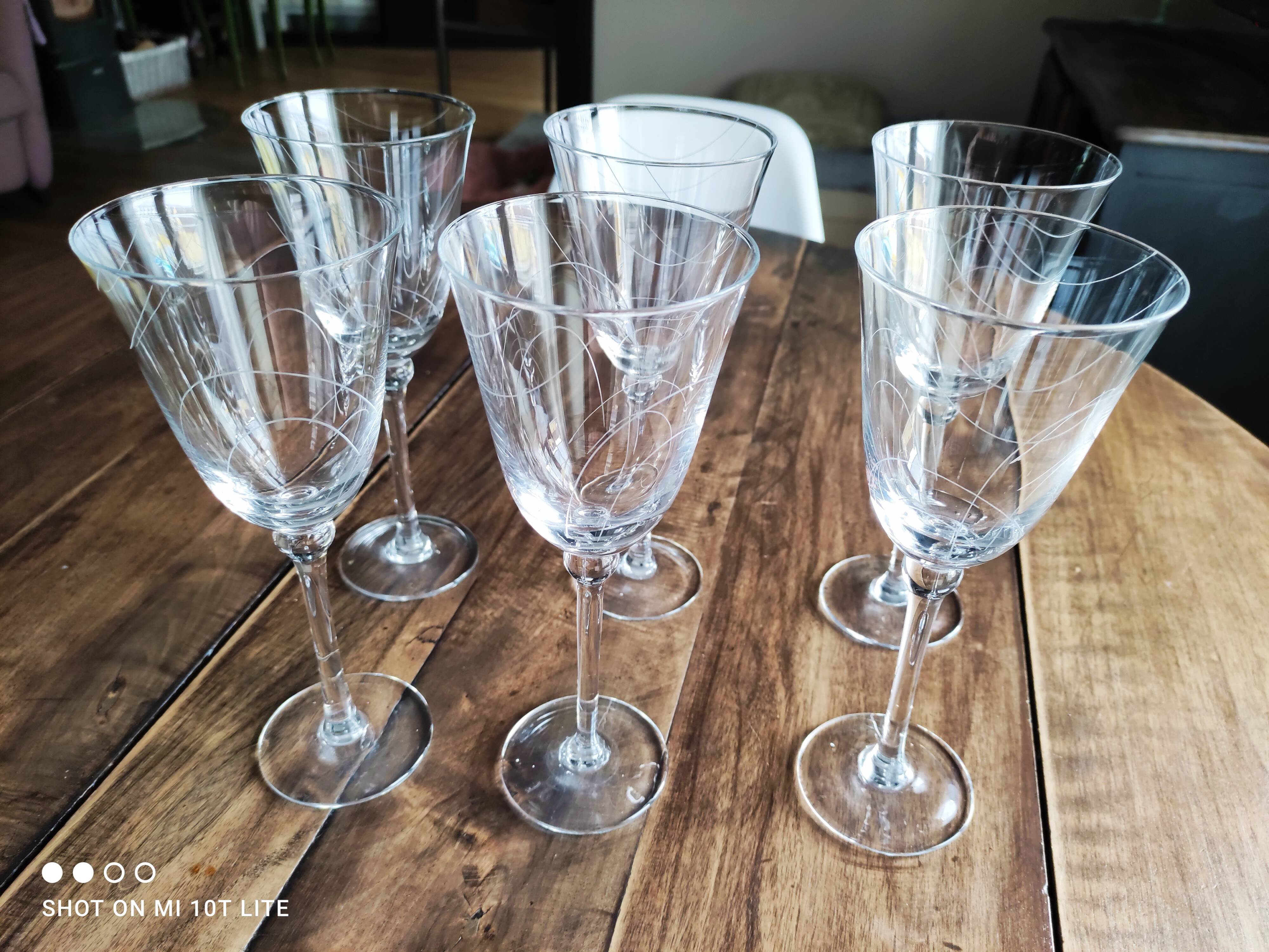Set of 6 tulip shape wine glasses in voluted glass