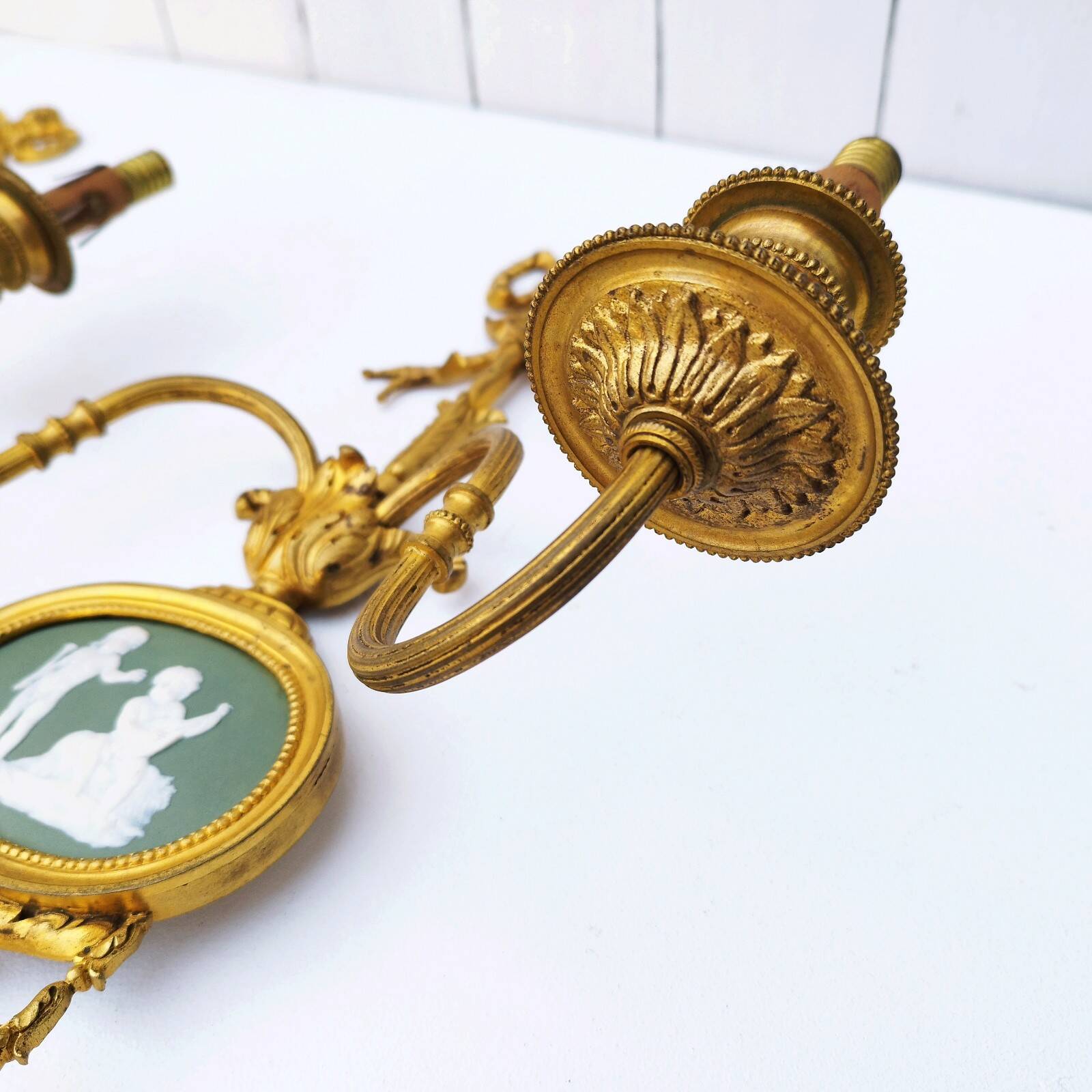 Paire d’appliques bronze doré Wedgwood