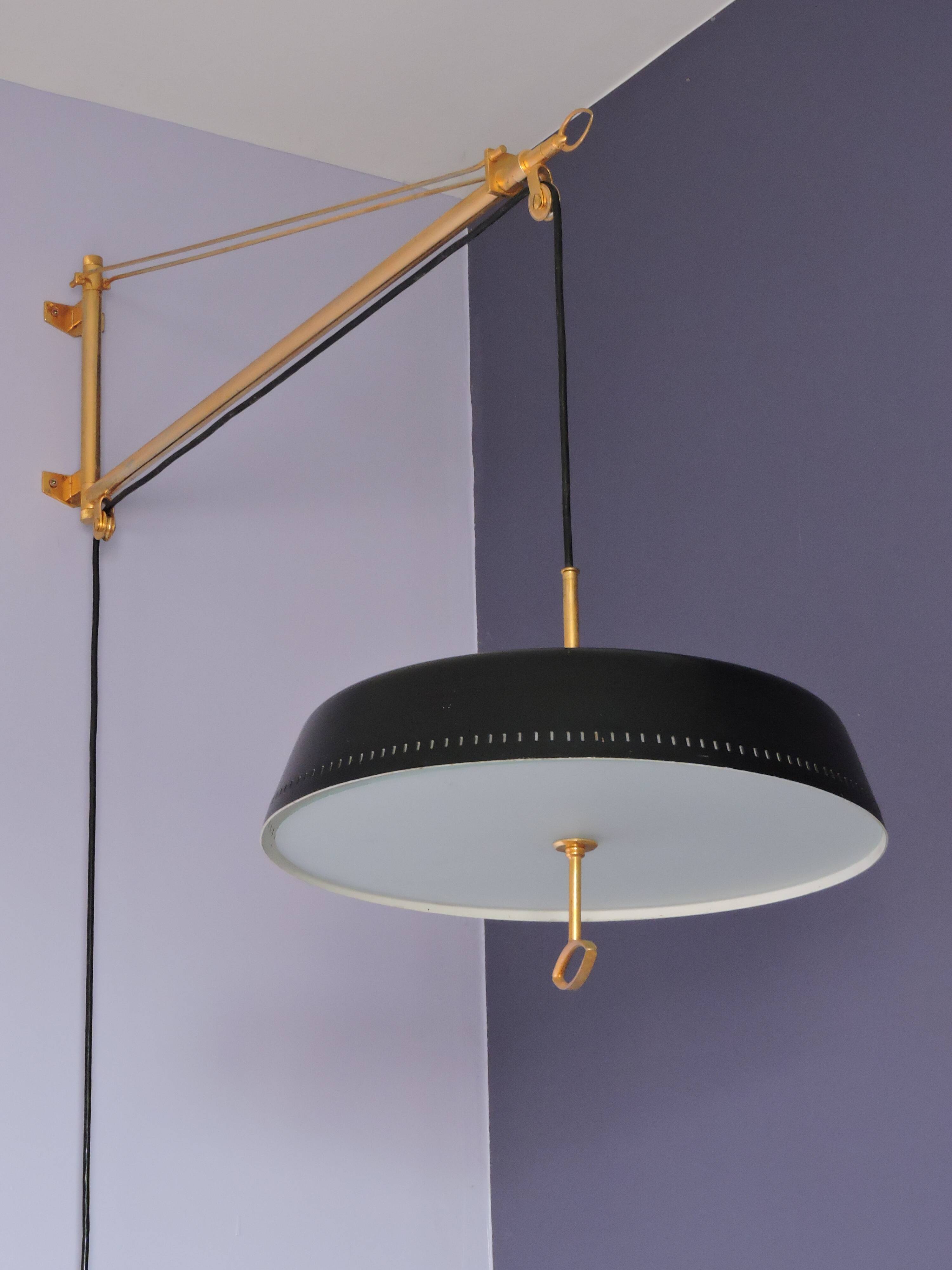 Wall lamp with telescopic counterweight Stilnovo brass