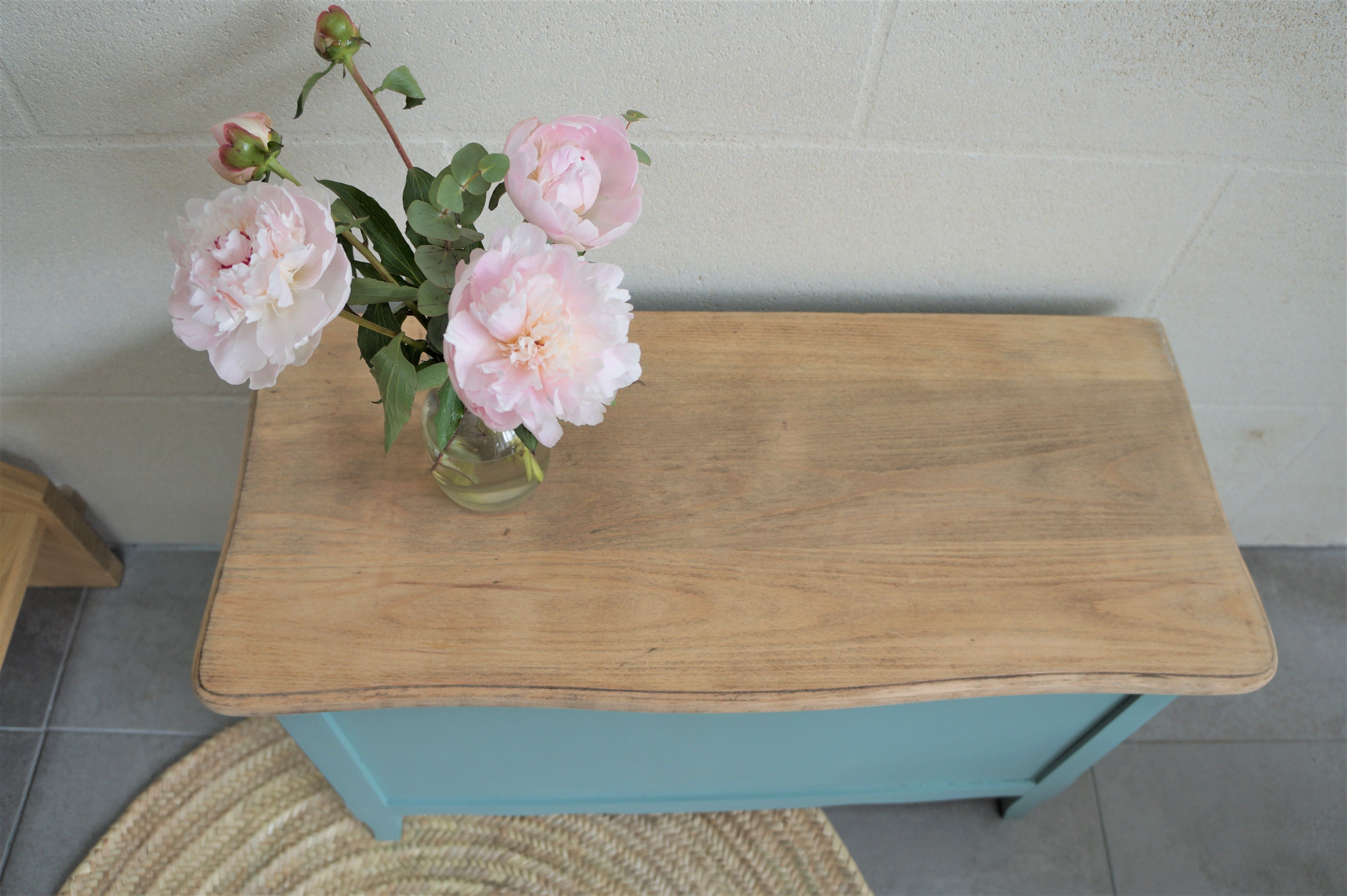 Green box, raw wooden lid