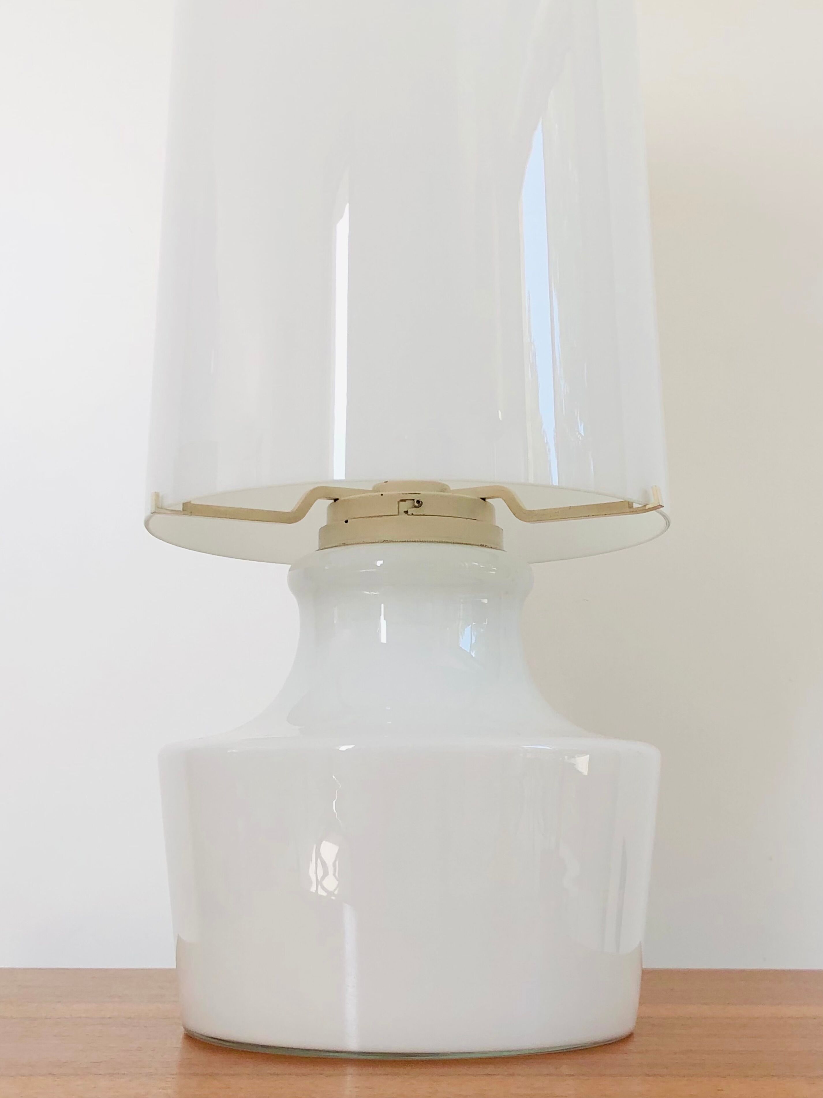 Lampe de salon en verre blanc, Italie années 60
