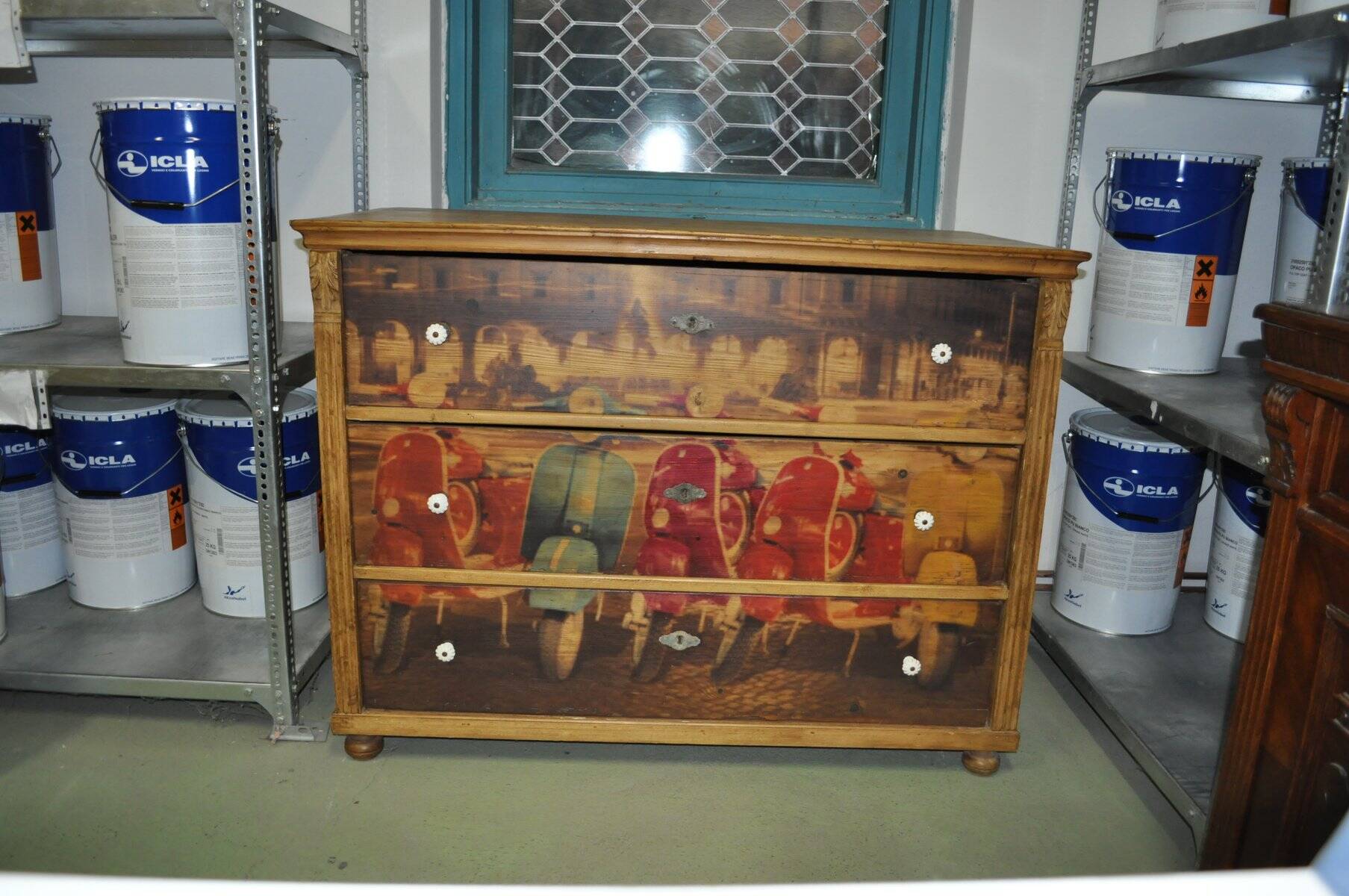 Brown pine chest of drawers with Vespa photo decor, 3 drawers, neo-vintage rustic style.