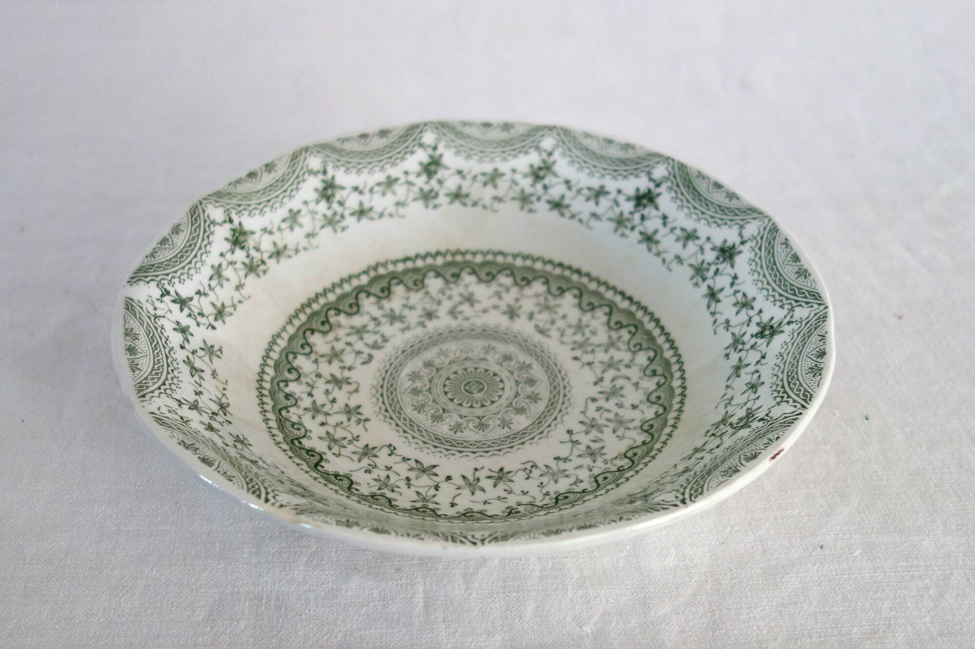 Shallow dish Earthenware