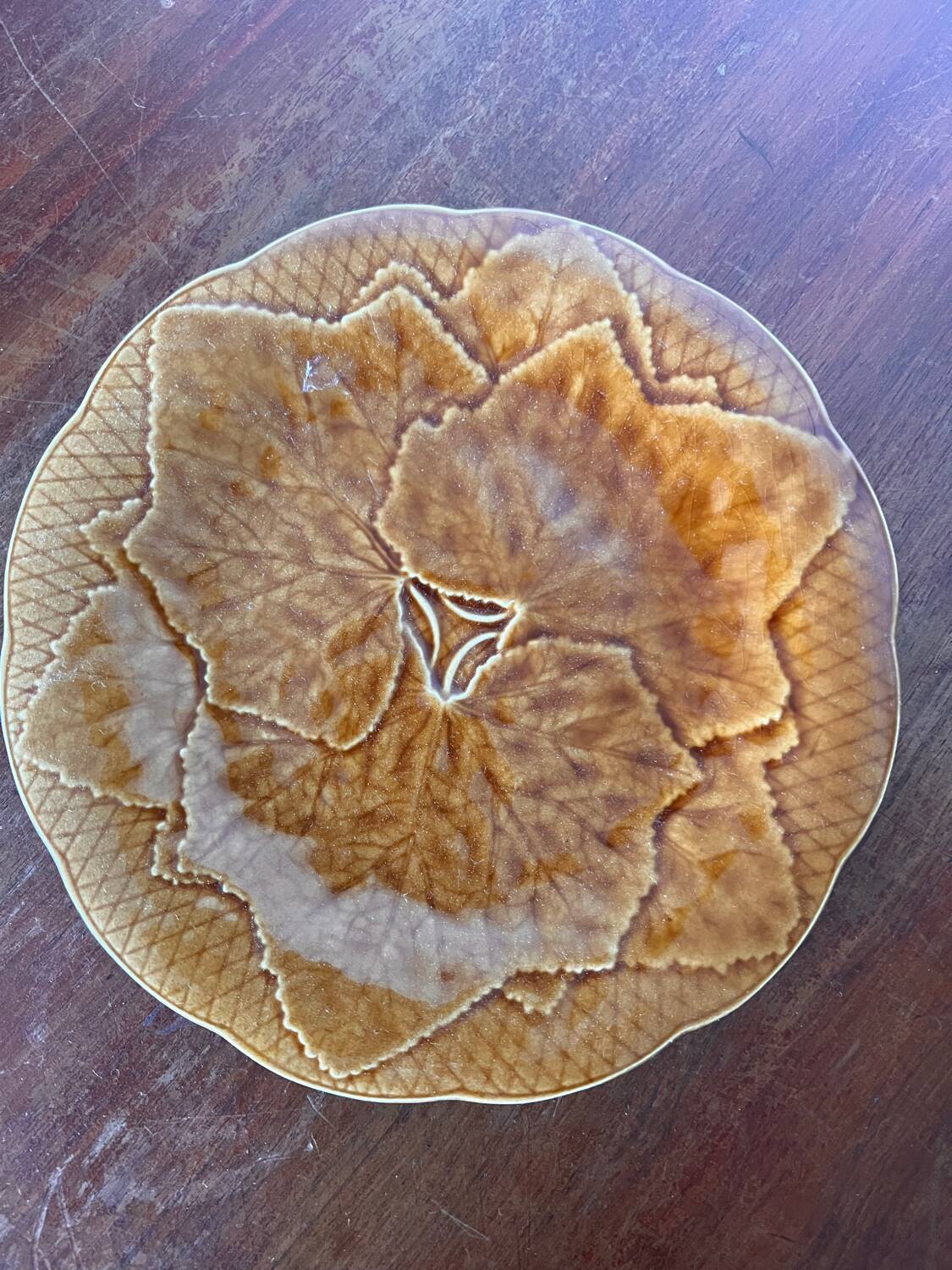 Gien primefleur brown slip plate