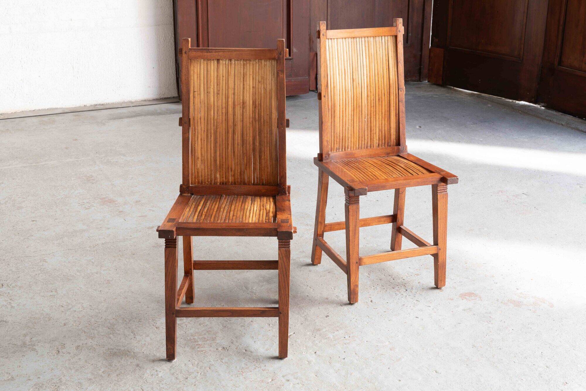 Chaises latérales javanaises