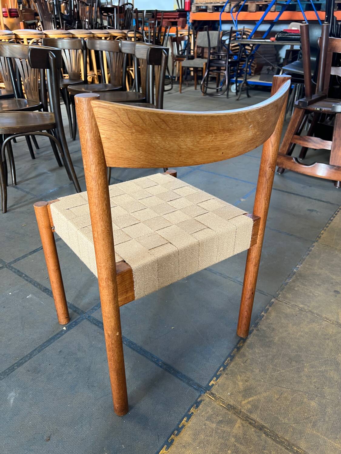 Minimalist chair