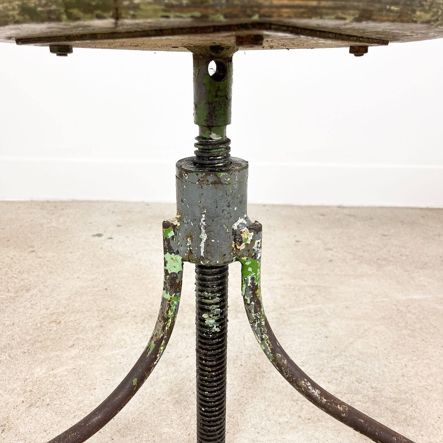 Industrial 3 legged factory swivel stool grey green