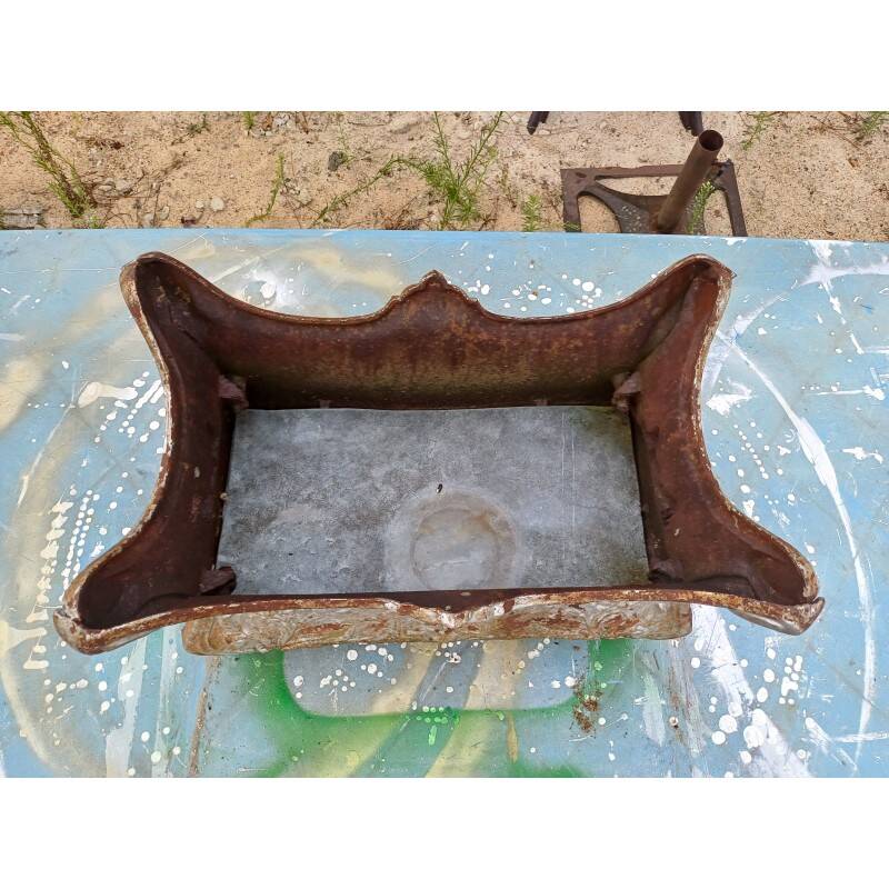 1 cast iron planter from 1900 from Charleville - Mézières