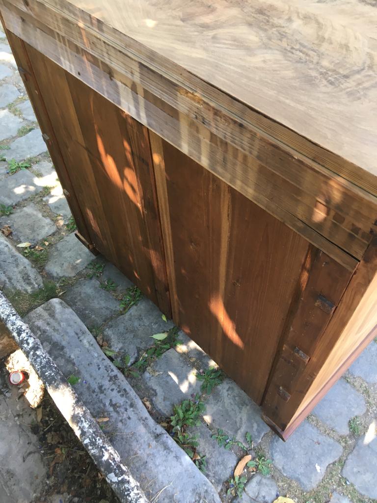 Wooden chest of drawers Mahogany veneers Late nineteenth 4 drawers