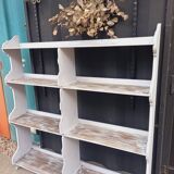 Free-standing shelf