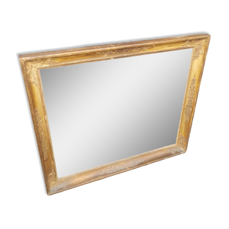 Miroir en bois sculpté doré