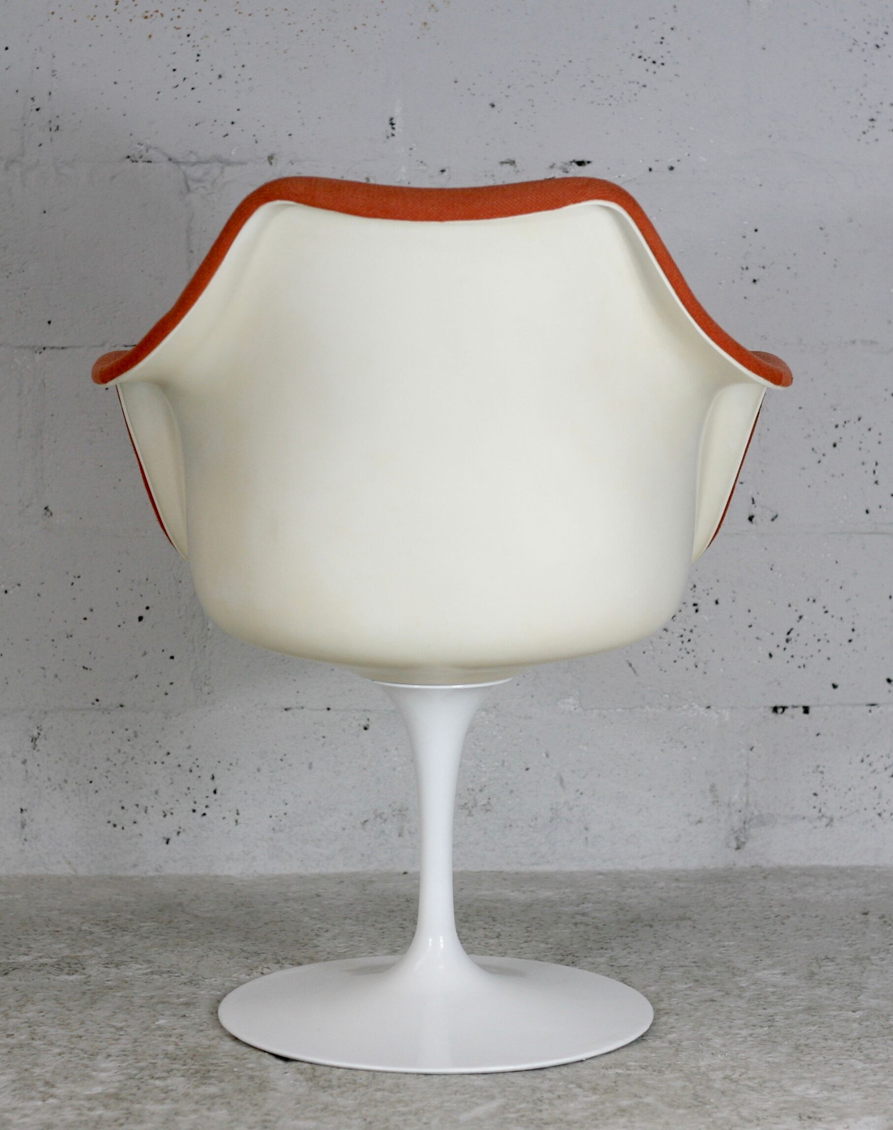 Tulip swivel armchair, Signed Knoll, Eero Saarinen, USA, circa 1960.