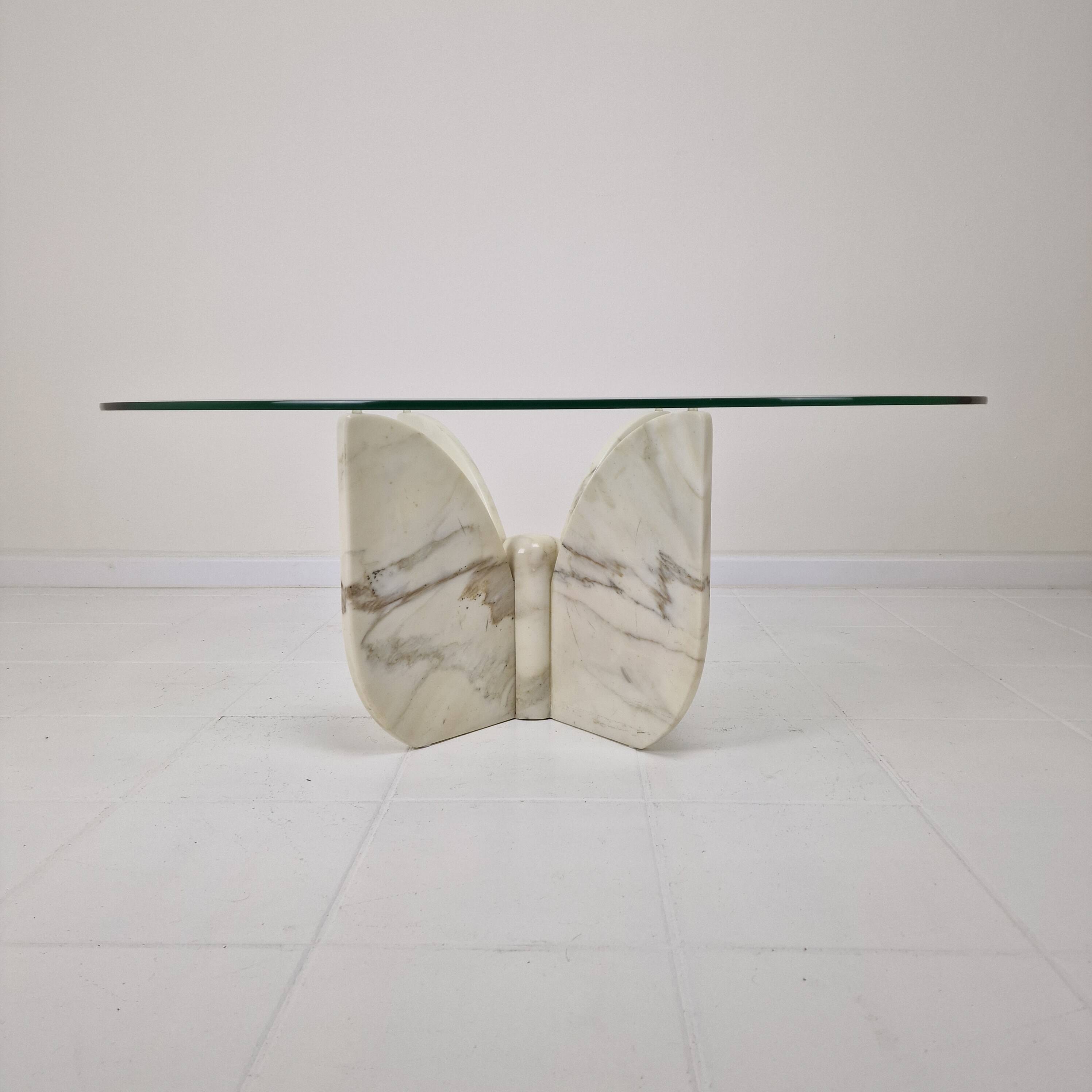 Italian "Flower" Coffee Table in Marble With Facet Cut Oval Plate, 1970s