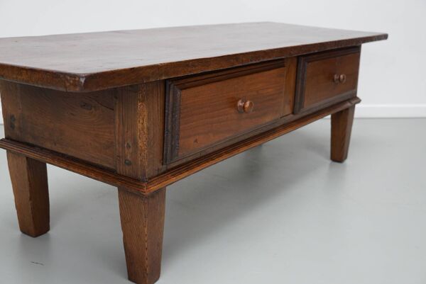 Table basse rustique en châtaignier de style campagnard espagnol du XIXe siècle