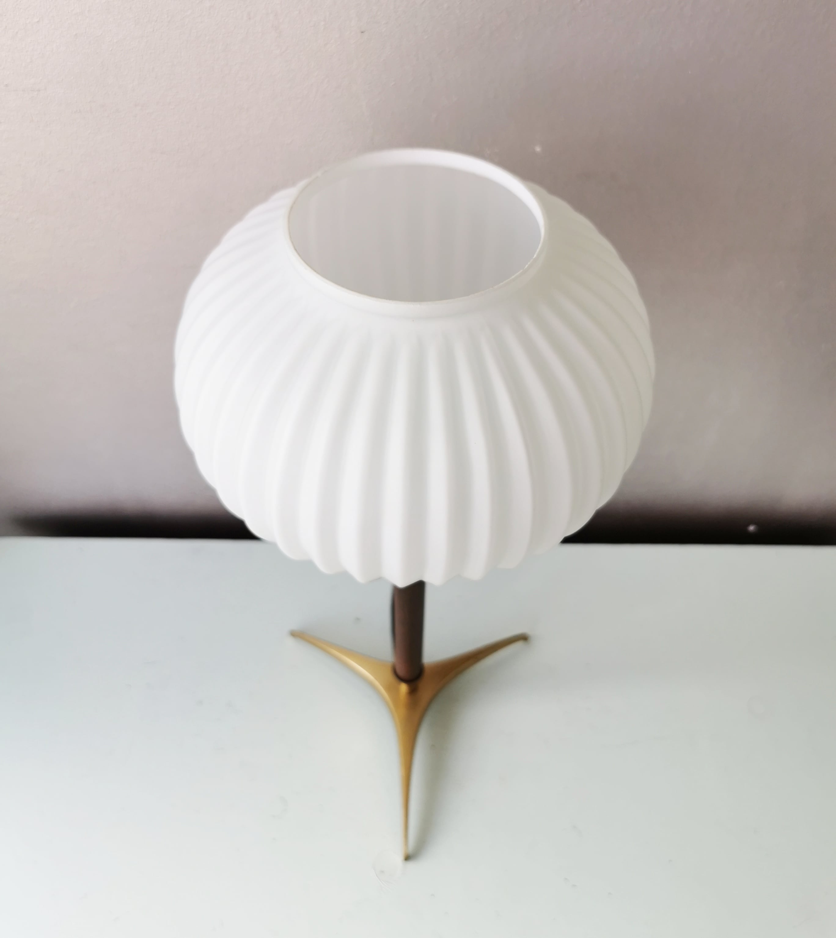 Mid Century tripod table lamp with pleated glass shade
