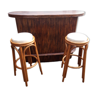 Bar en bambou avec ses deux tabourets