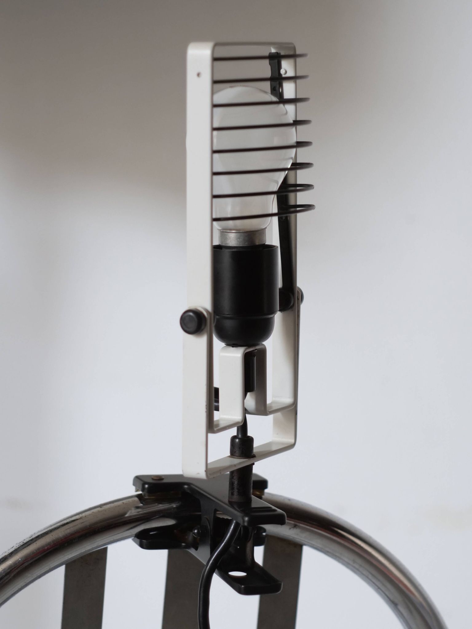Artemide lampe à pince Design Ernesto Gismondi modèle Sintesi