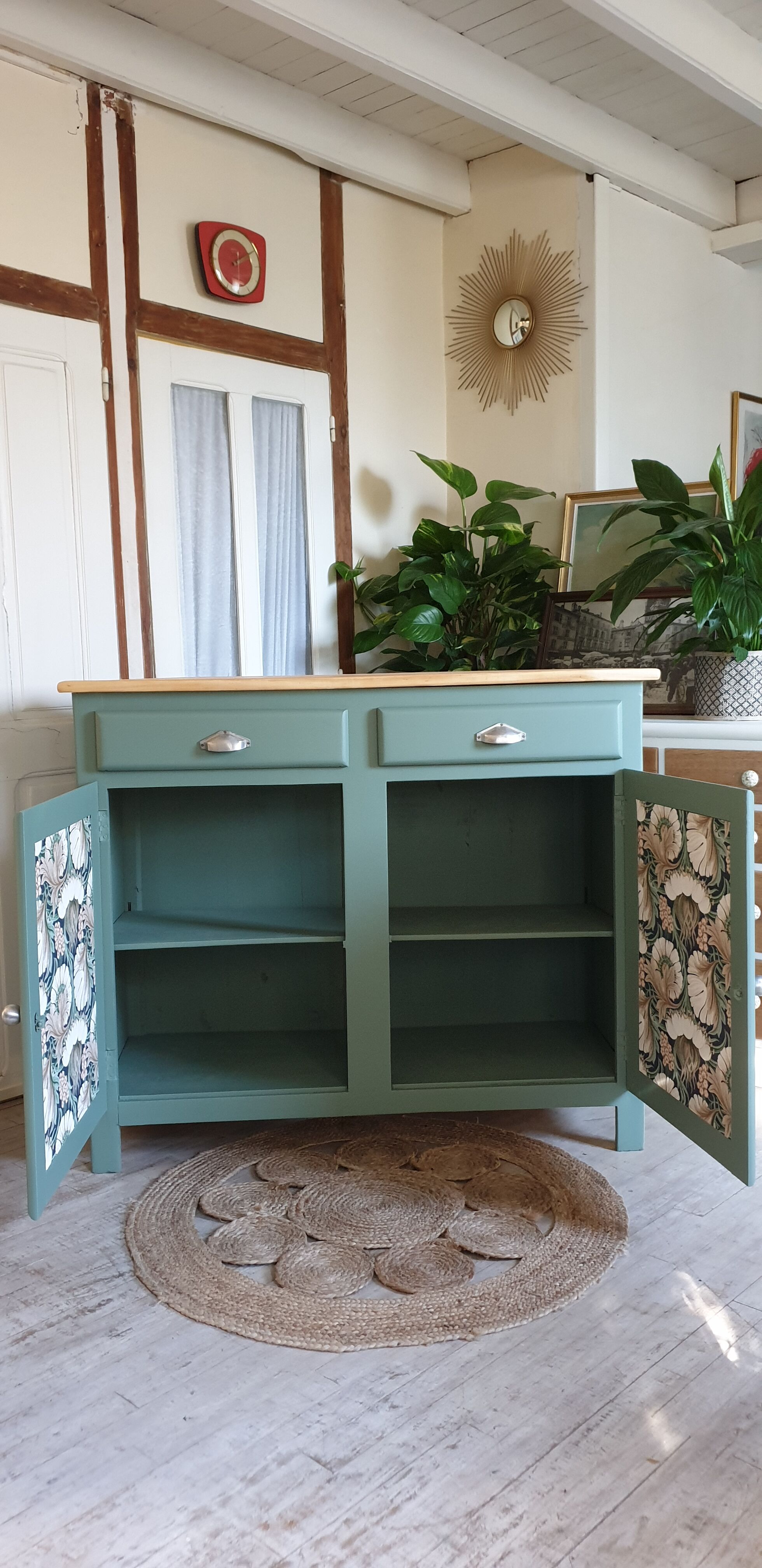 Green Parisian buffet