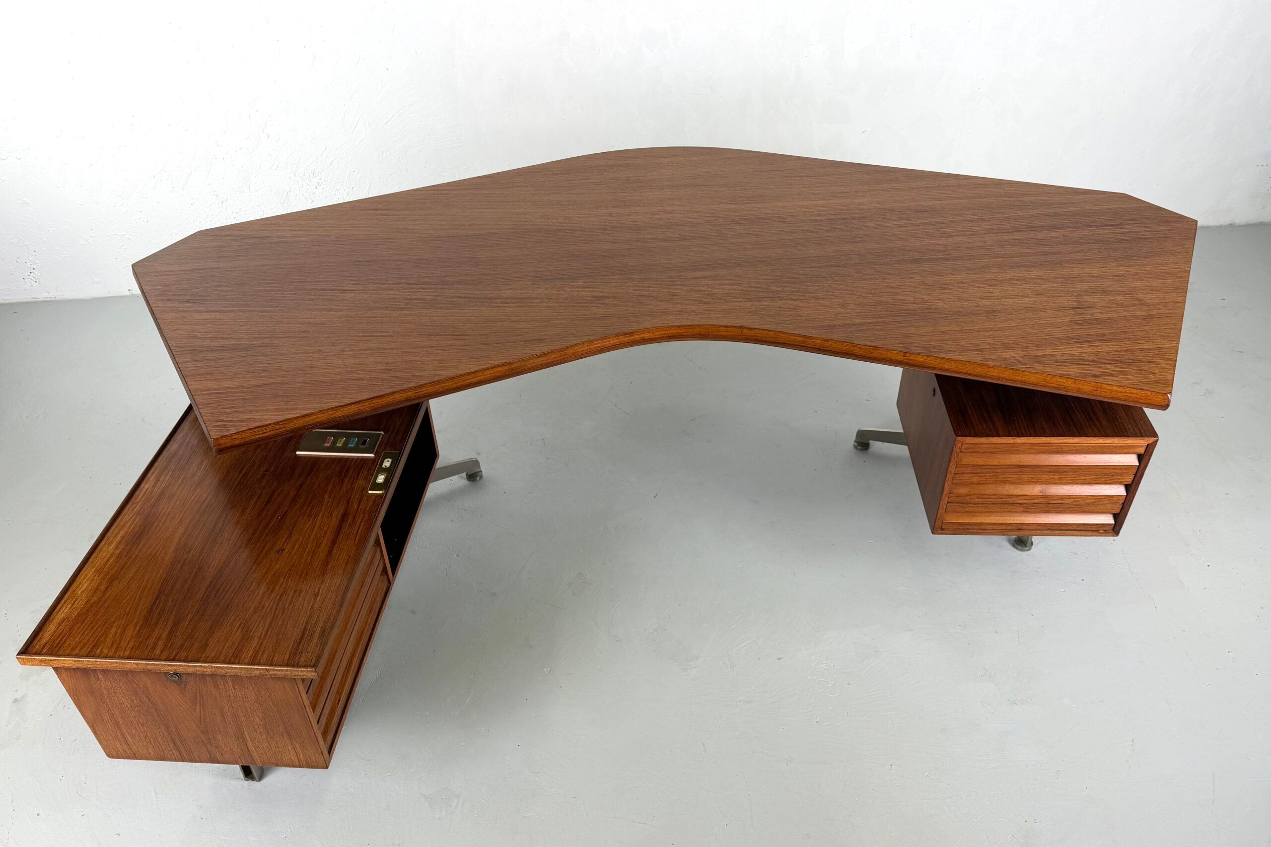 Executive desk T96 by Osvaldo Borsani for Tecno – 1960s