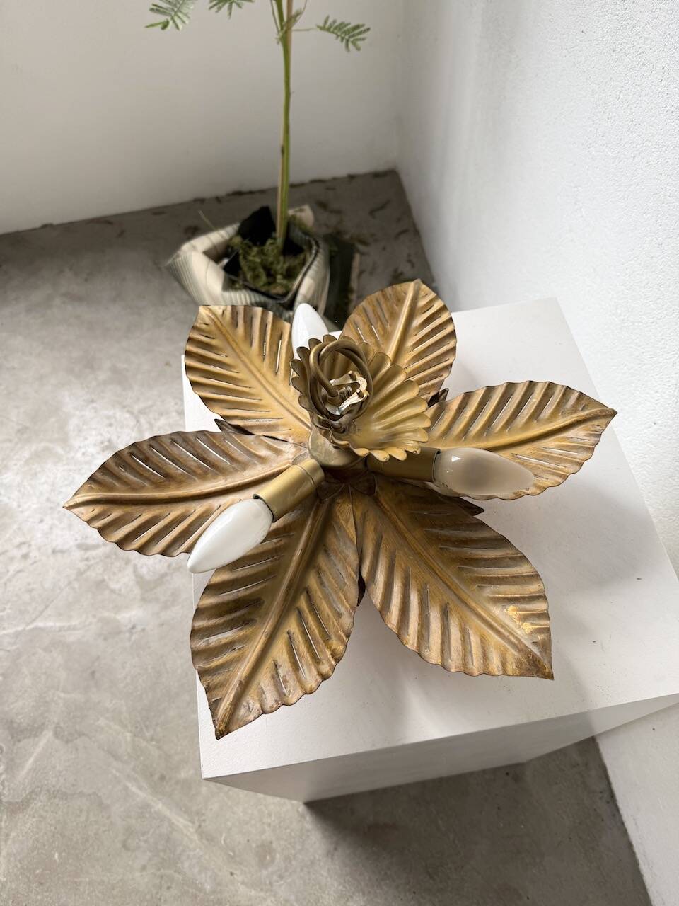 Applique ou suspension fleur dorée laiton années 70