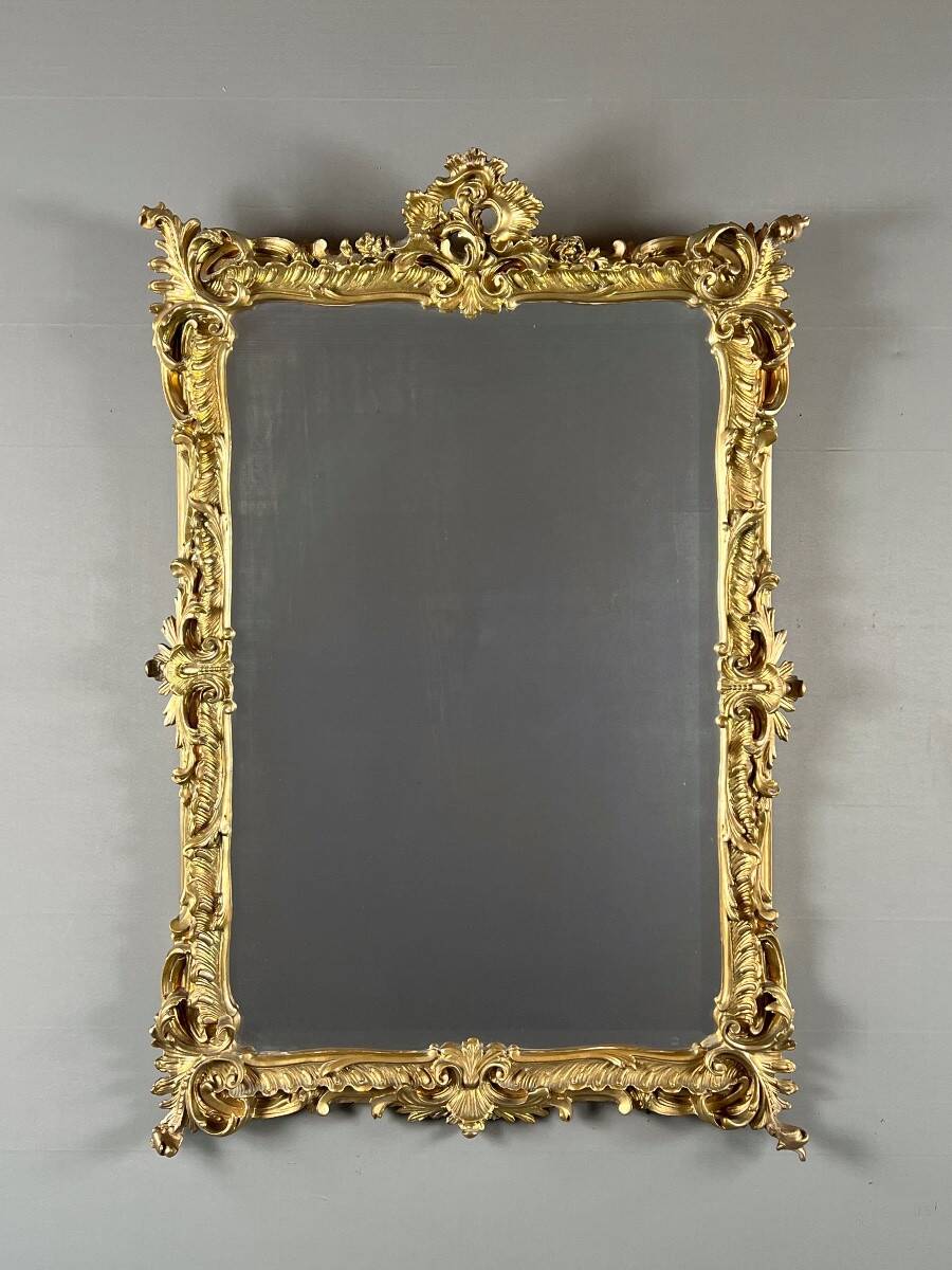 Large gilded wooden mirror in Louis XV style, 19th century.