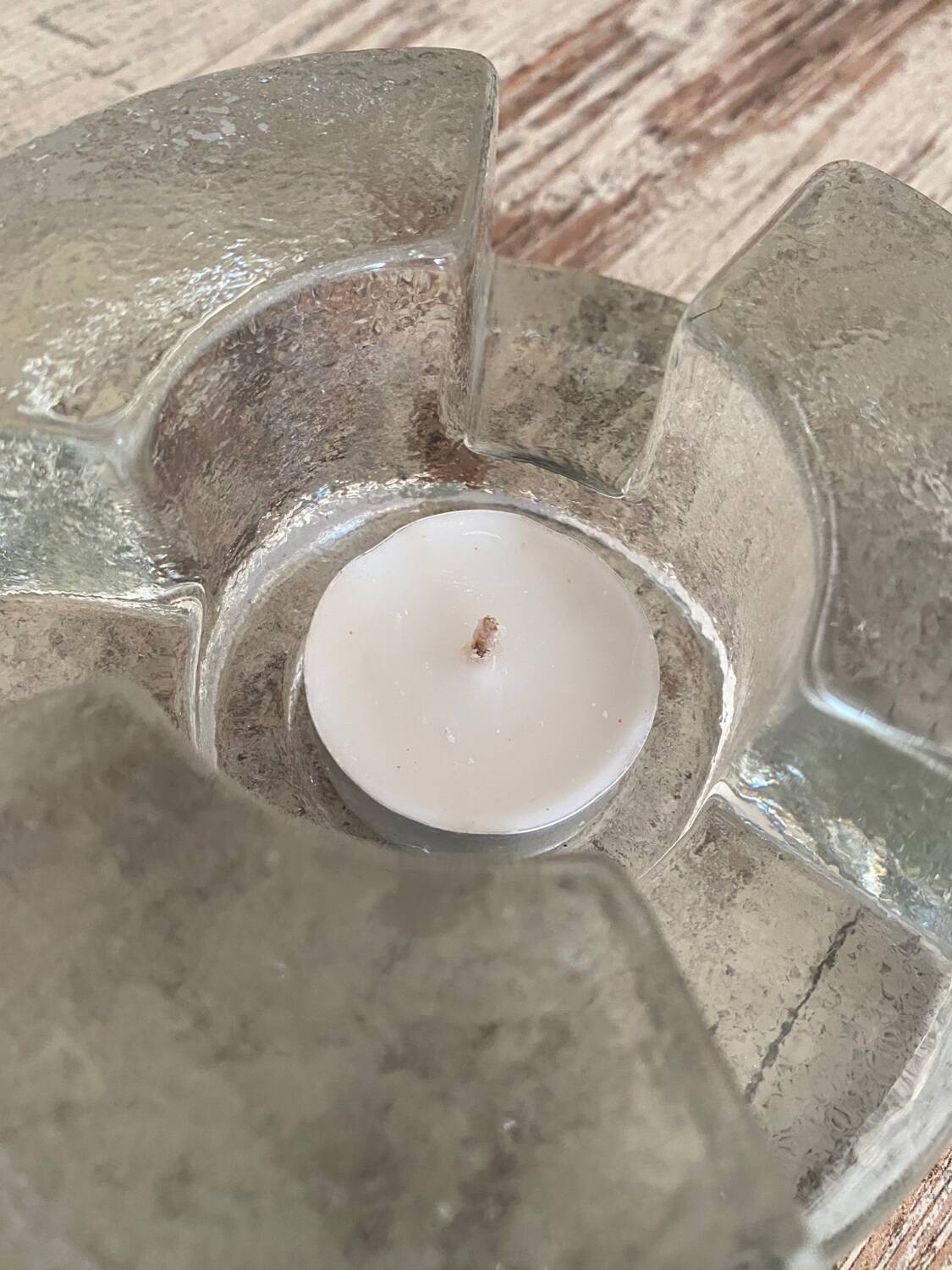 Tea light candle holder