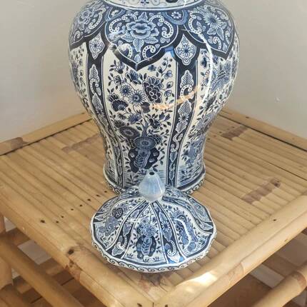 Large covered vase in Delft pottery