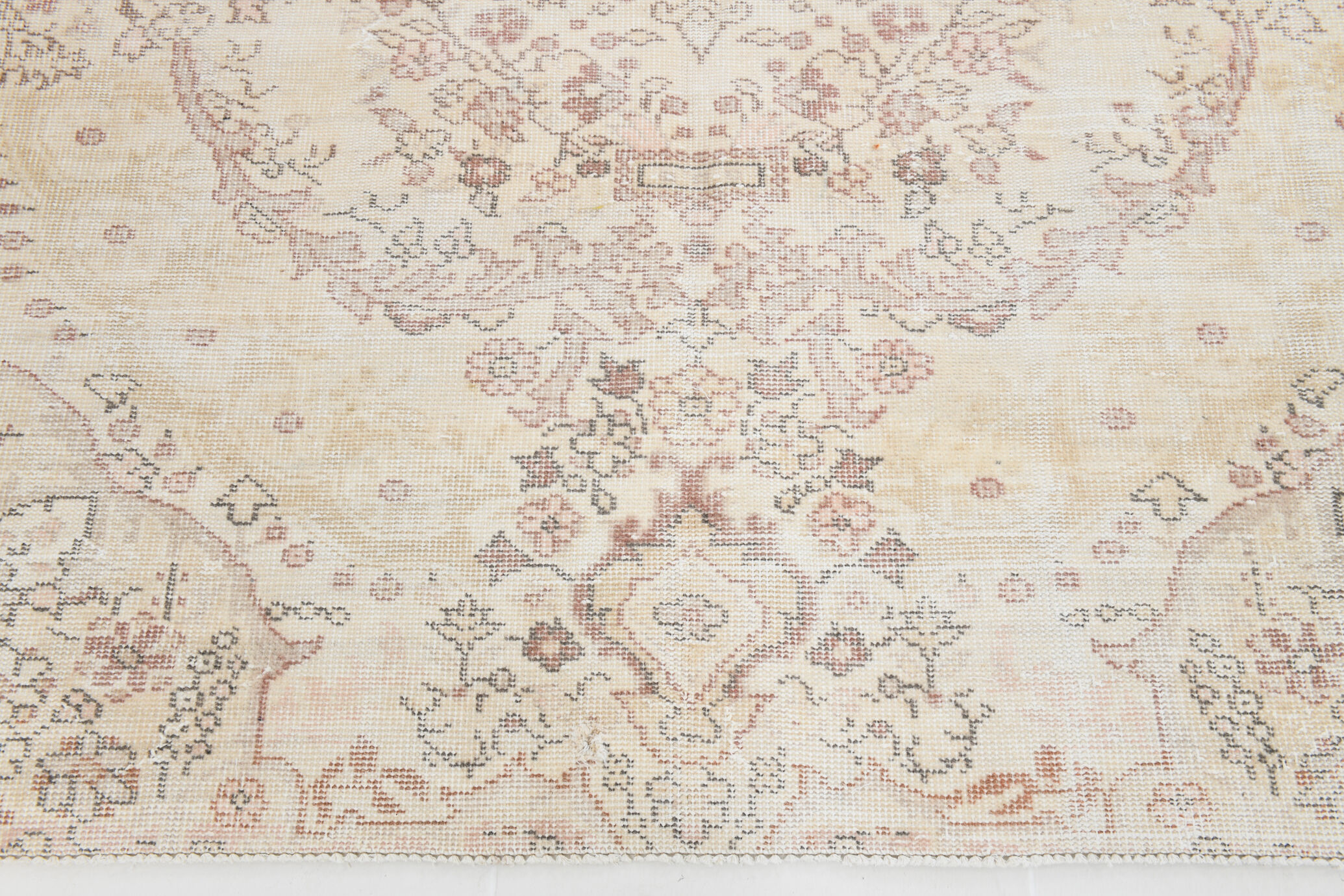 Distressed beige classic carpet 282x193cm