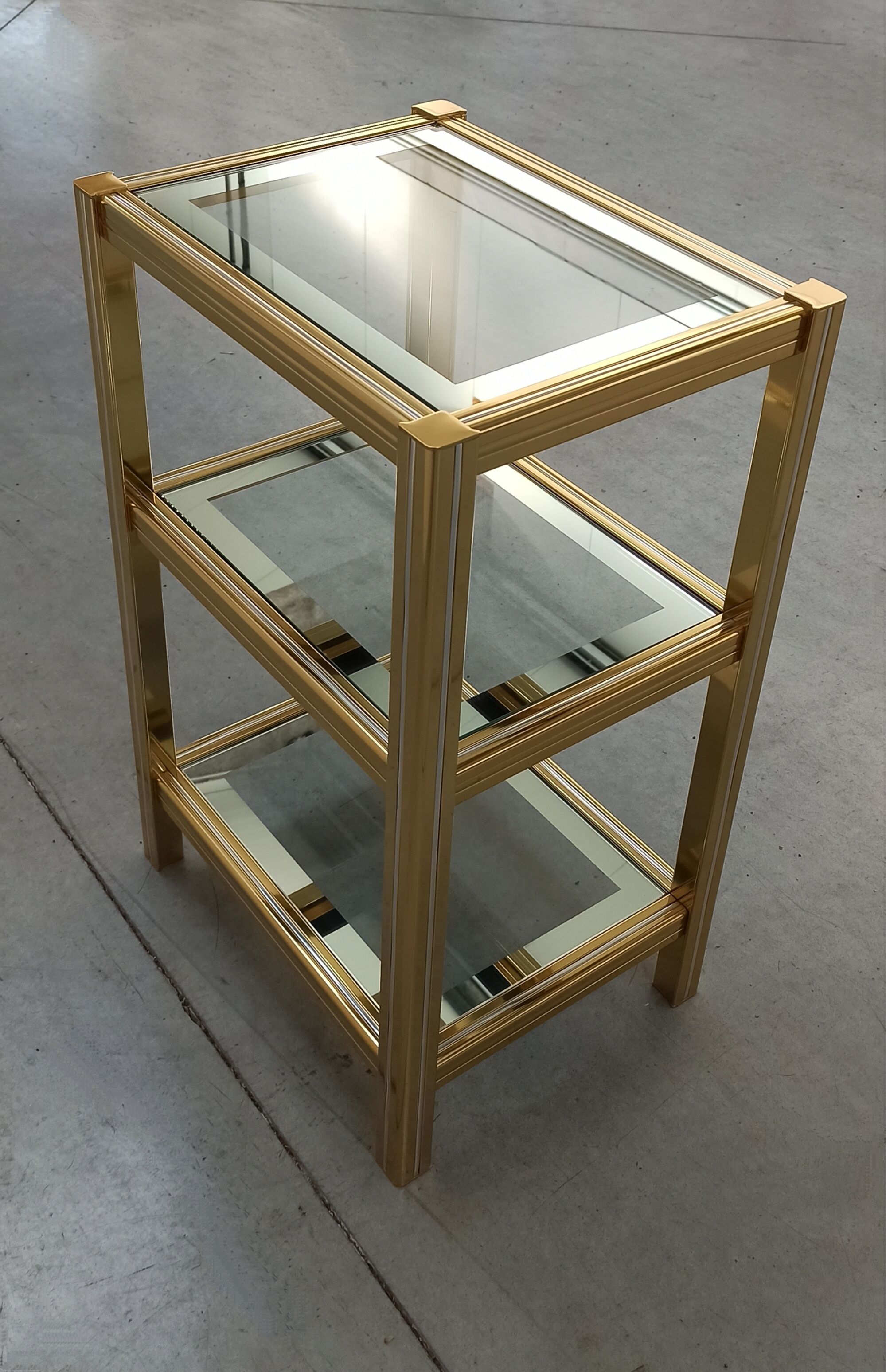 70's design fifth wheel shelf