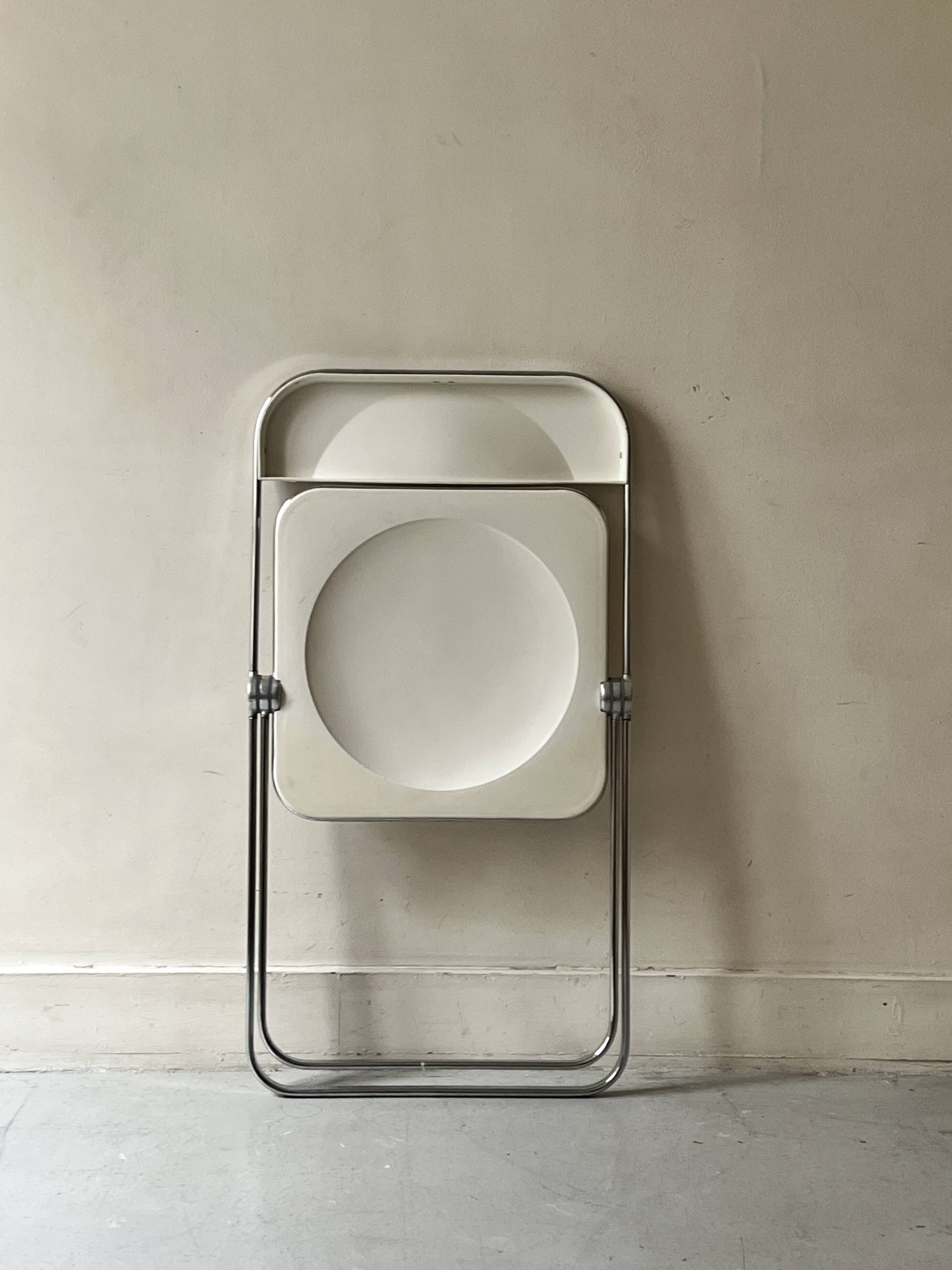 Folding chair Plia by Giancarlo Piretti, Castelli edition, 1970.