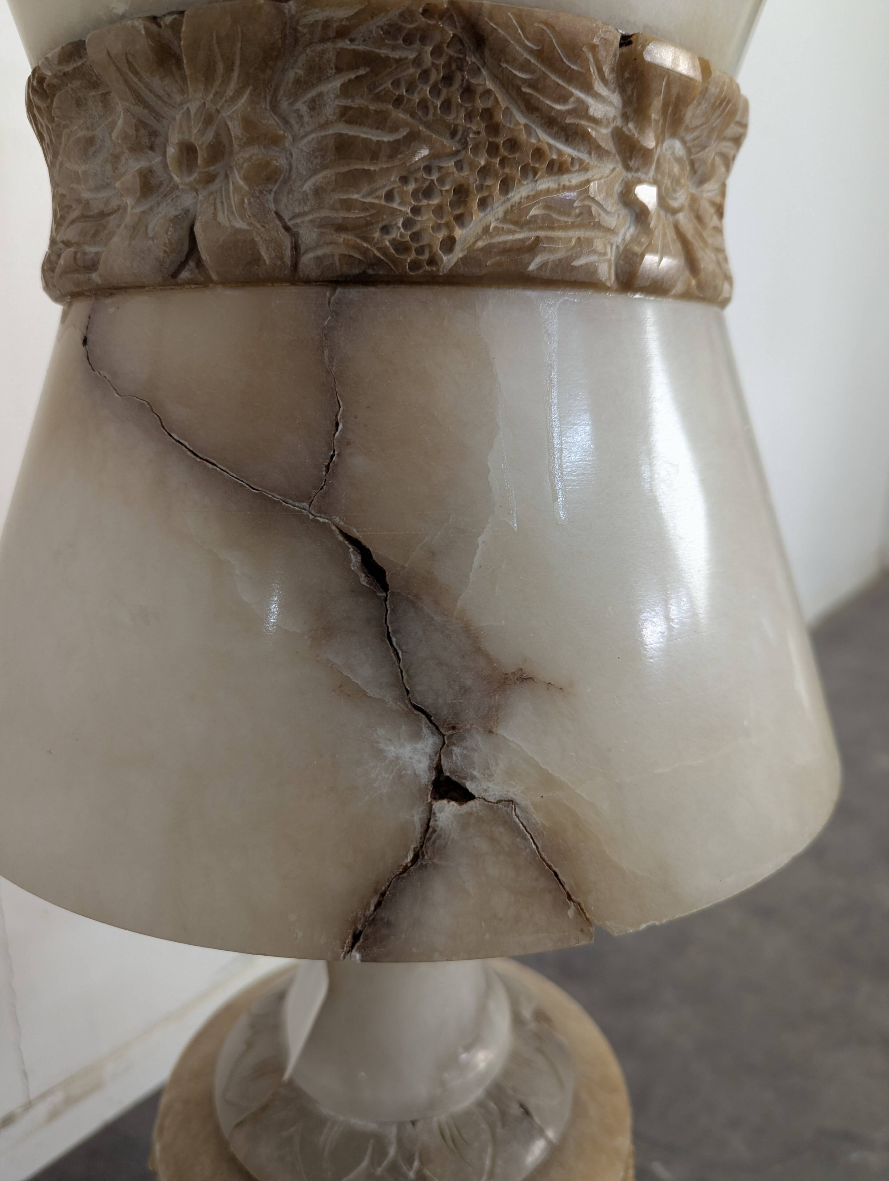 Alabaster lamp in Art Deco style