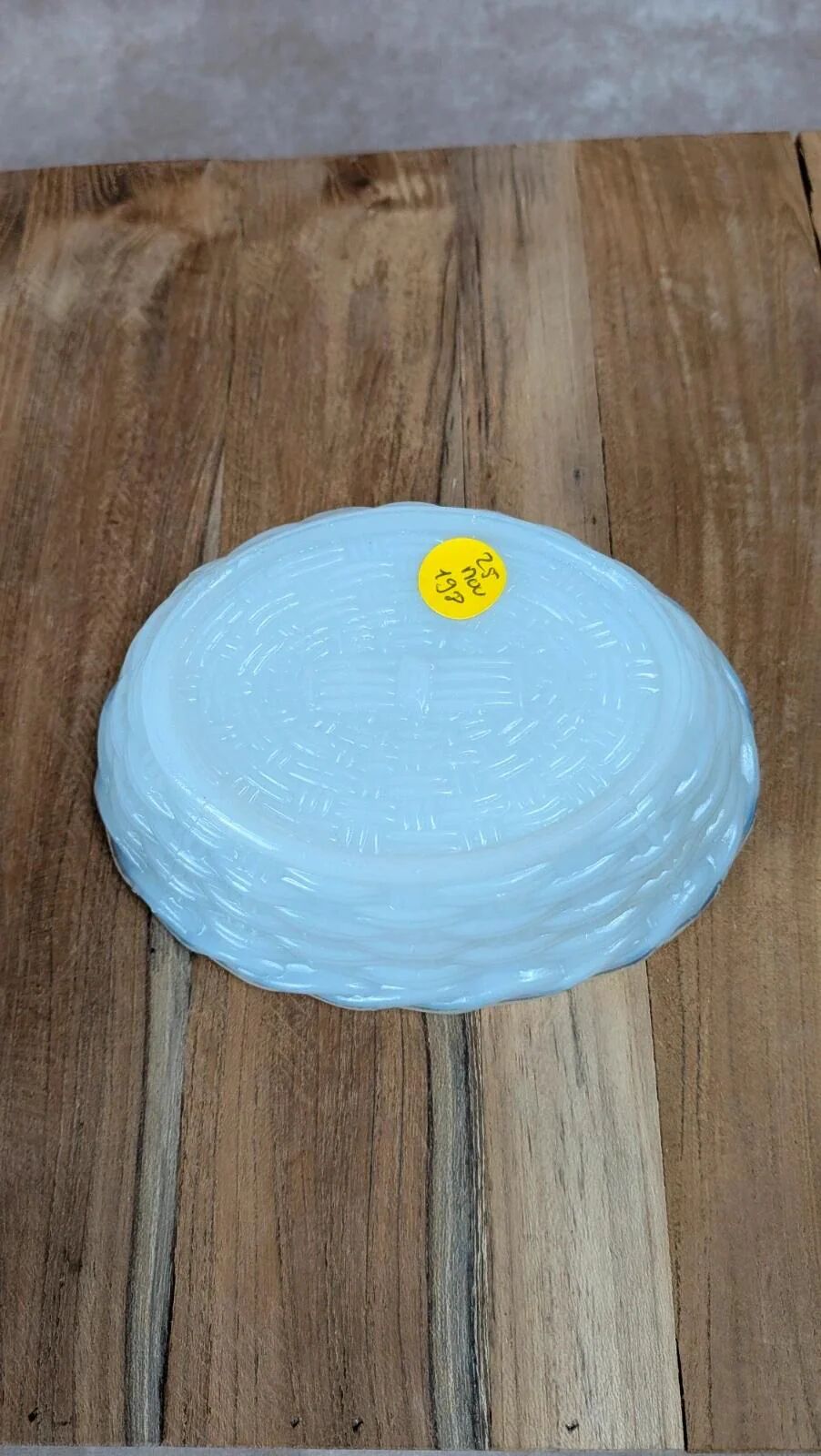 Hen on white opaline glass basket – marked Sv