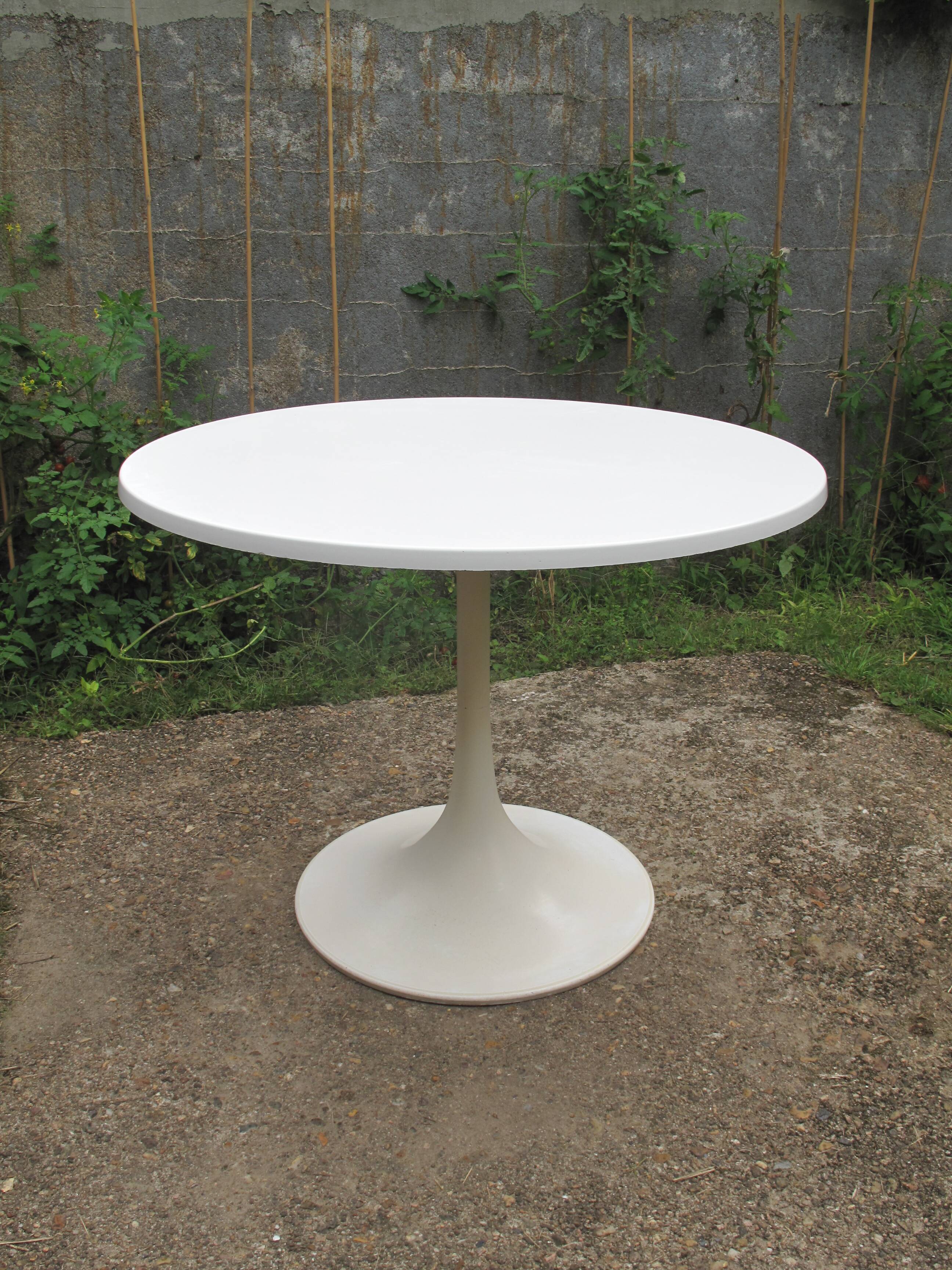 Werzalit Dining Room Tulip Table Molded Laminate