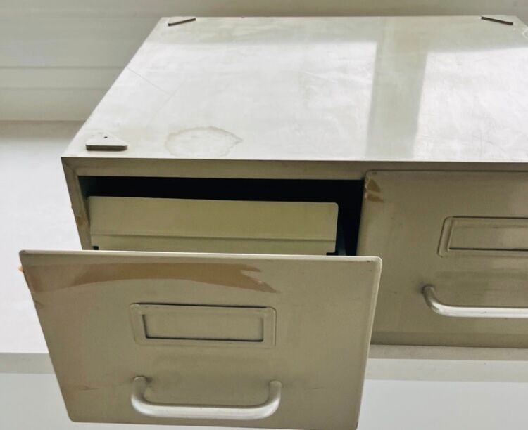 Metal filing cabinet with 2 drawers