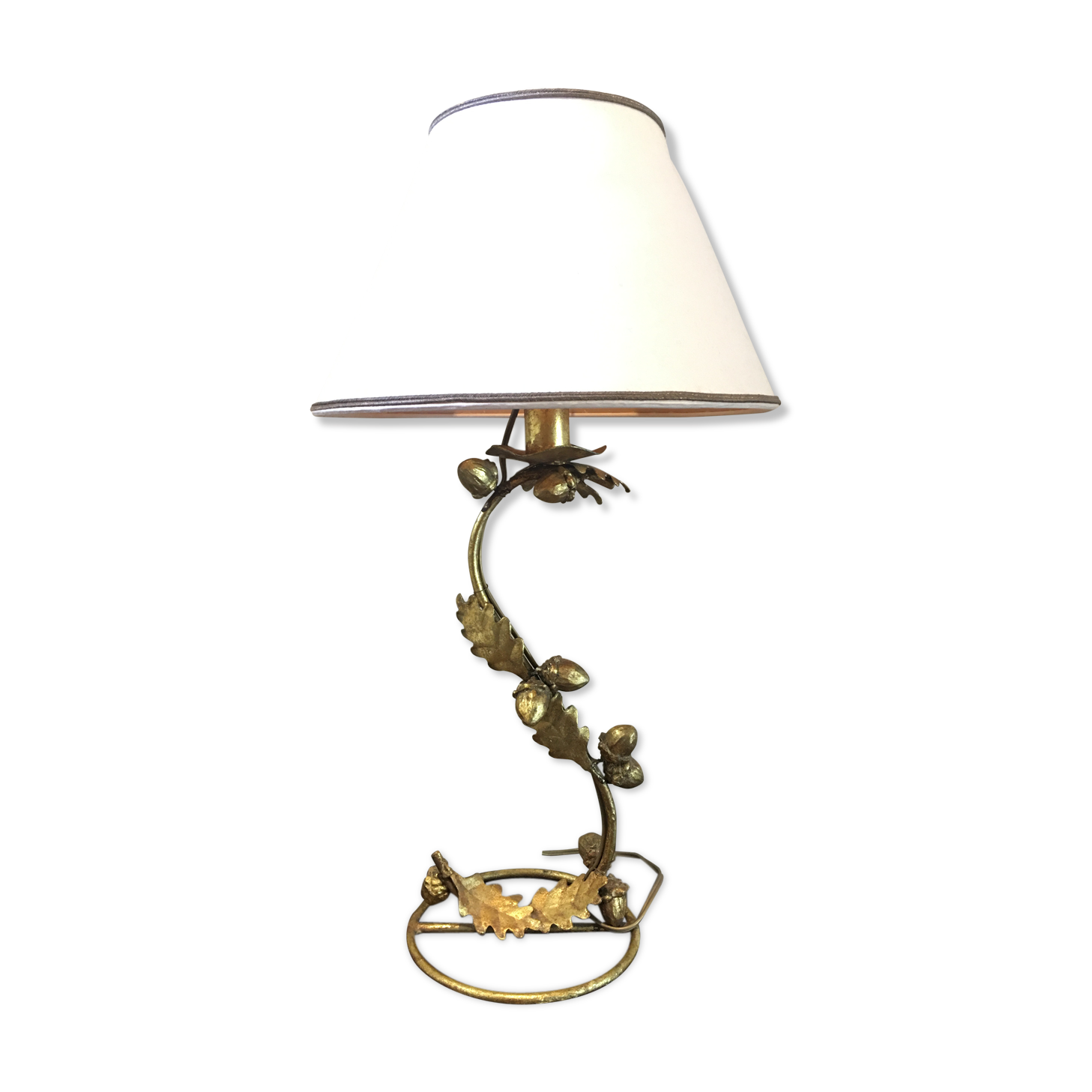 Golden lamp oak leaves